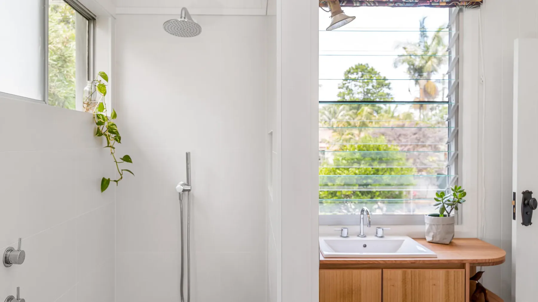 Mullum River House – waterfront heritage home