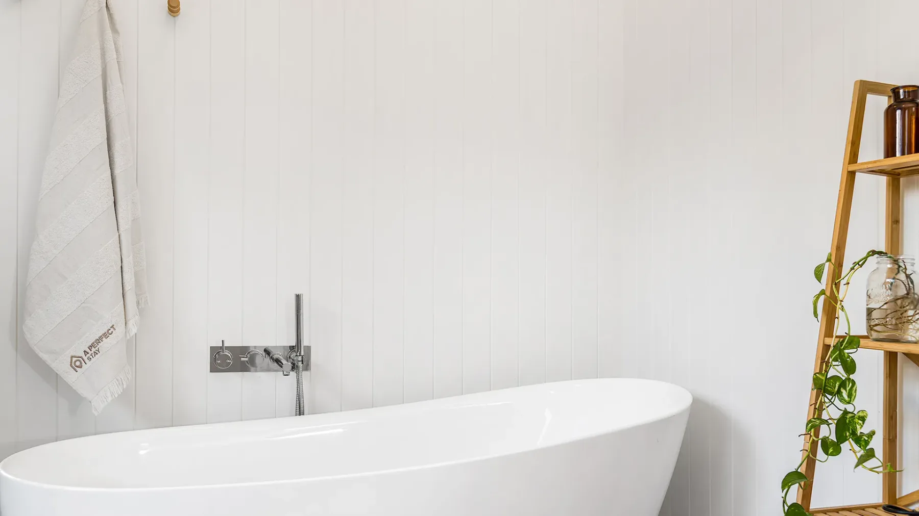 Mullum River House – waterfront heritage home