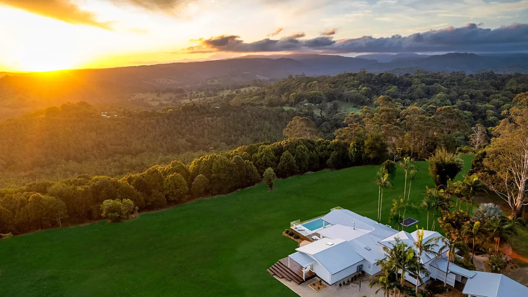 Miren Estate – lavish hinterland estate with pool