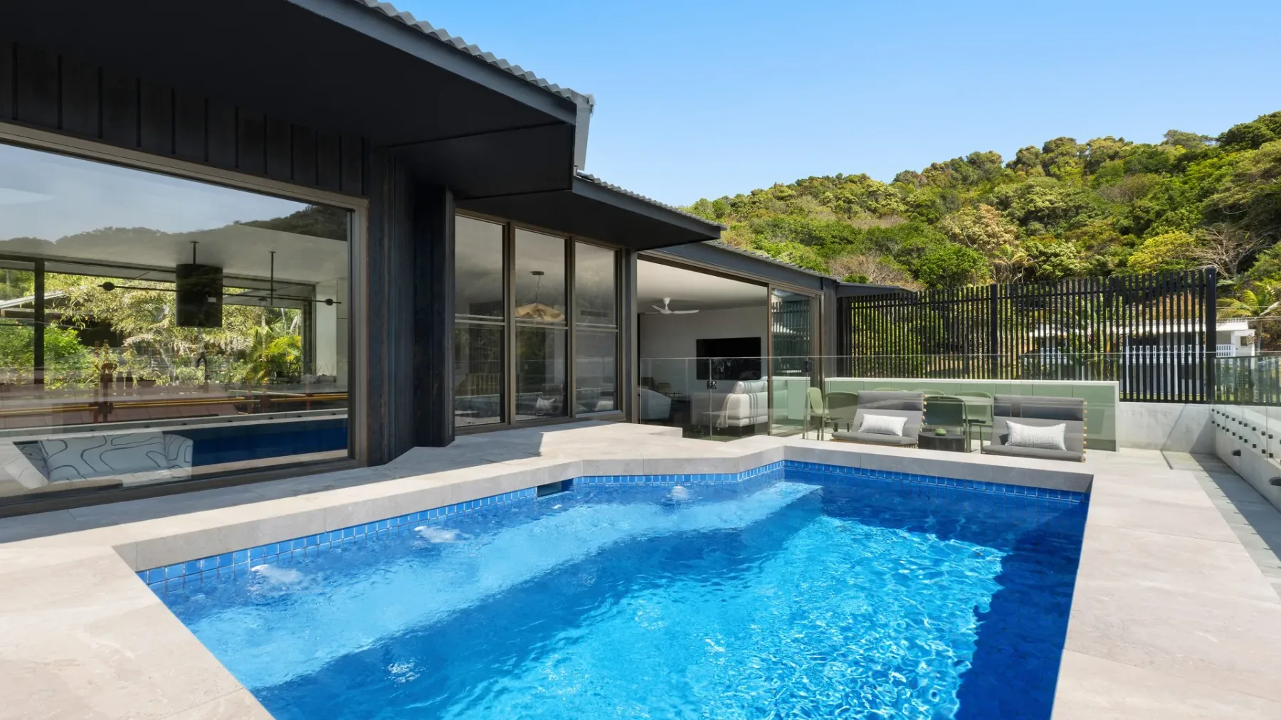 Starfall – designer retreat moments from the beach