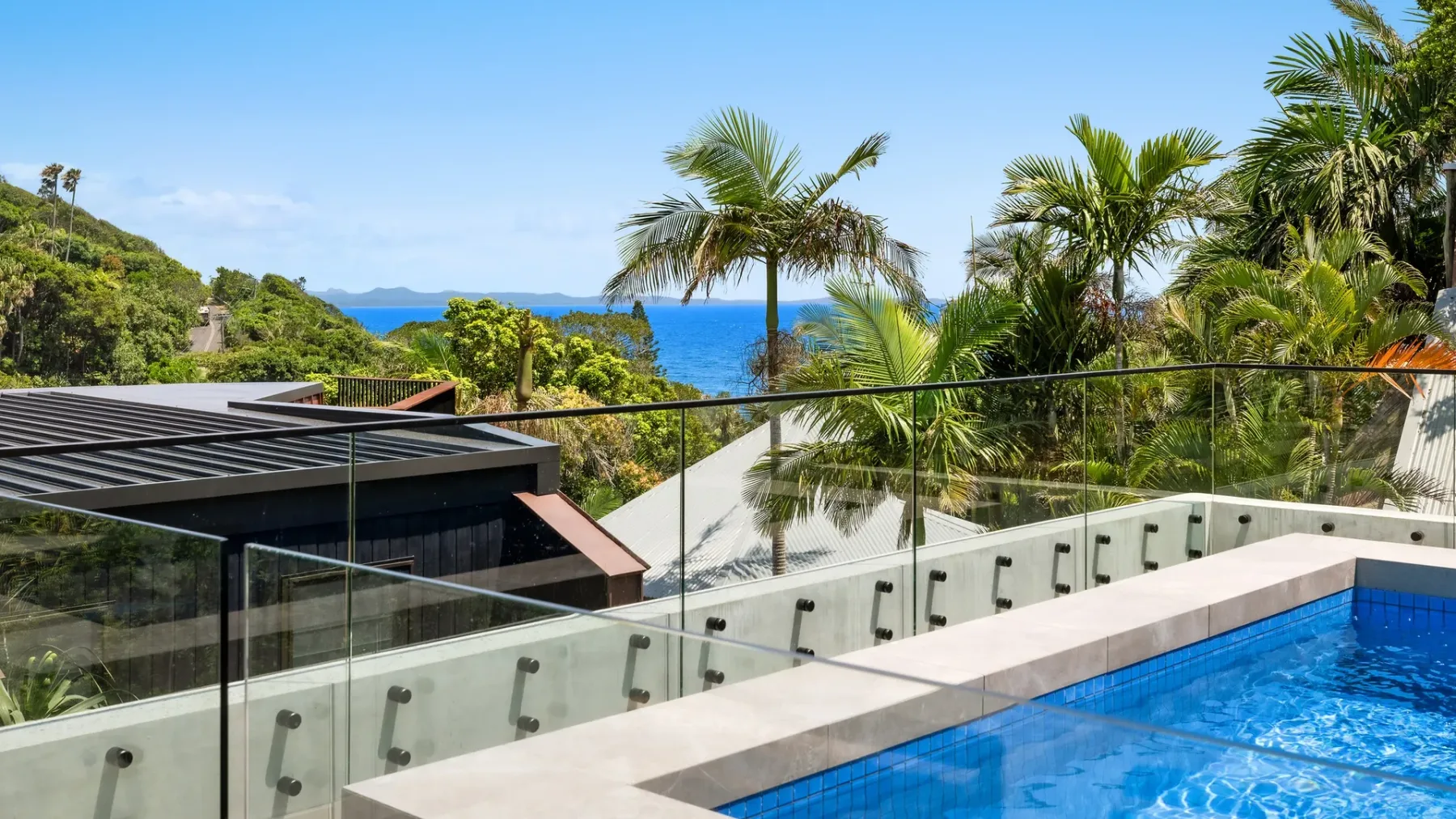 Starfall – designer retreat moments from the beach