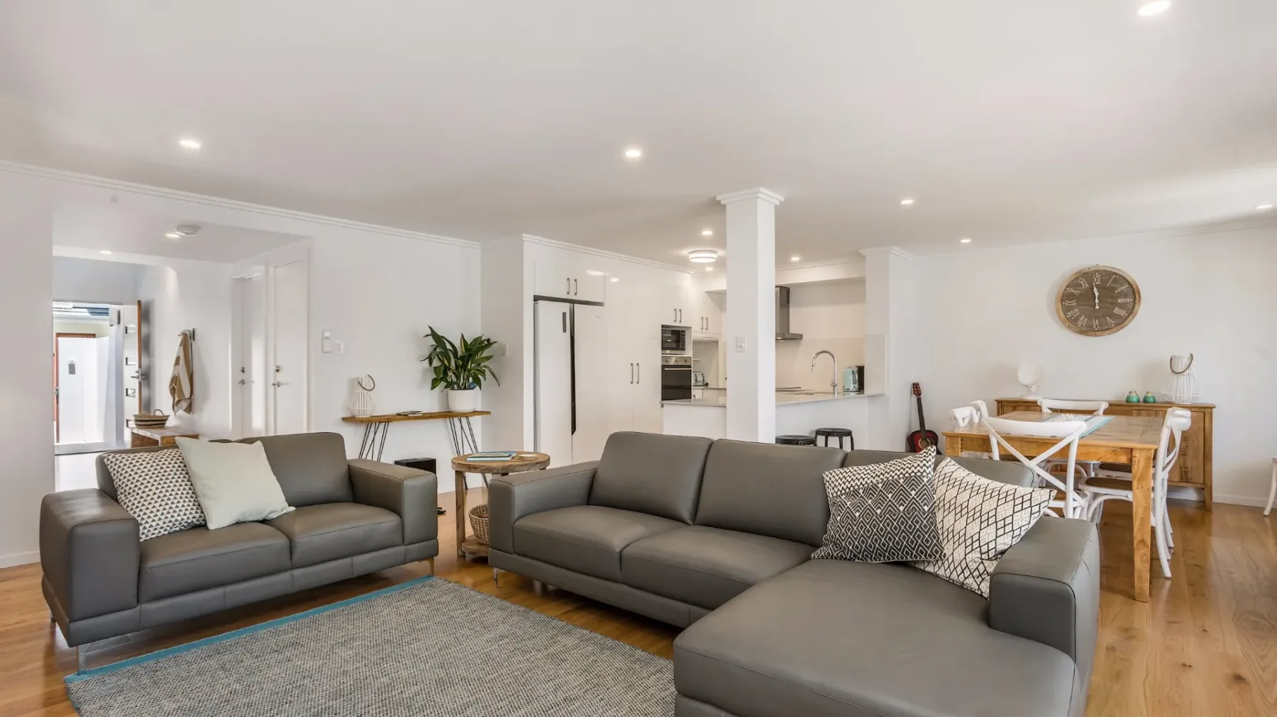 Ocean Walk – Villa near Main Beach