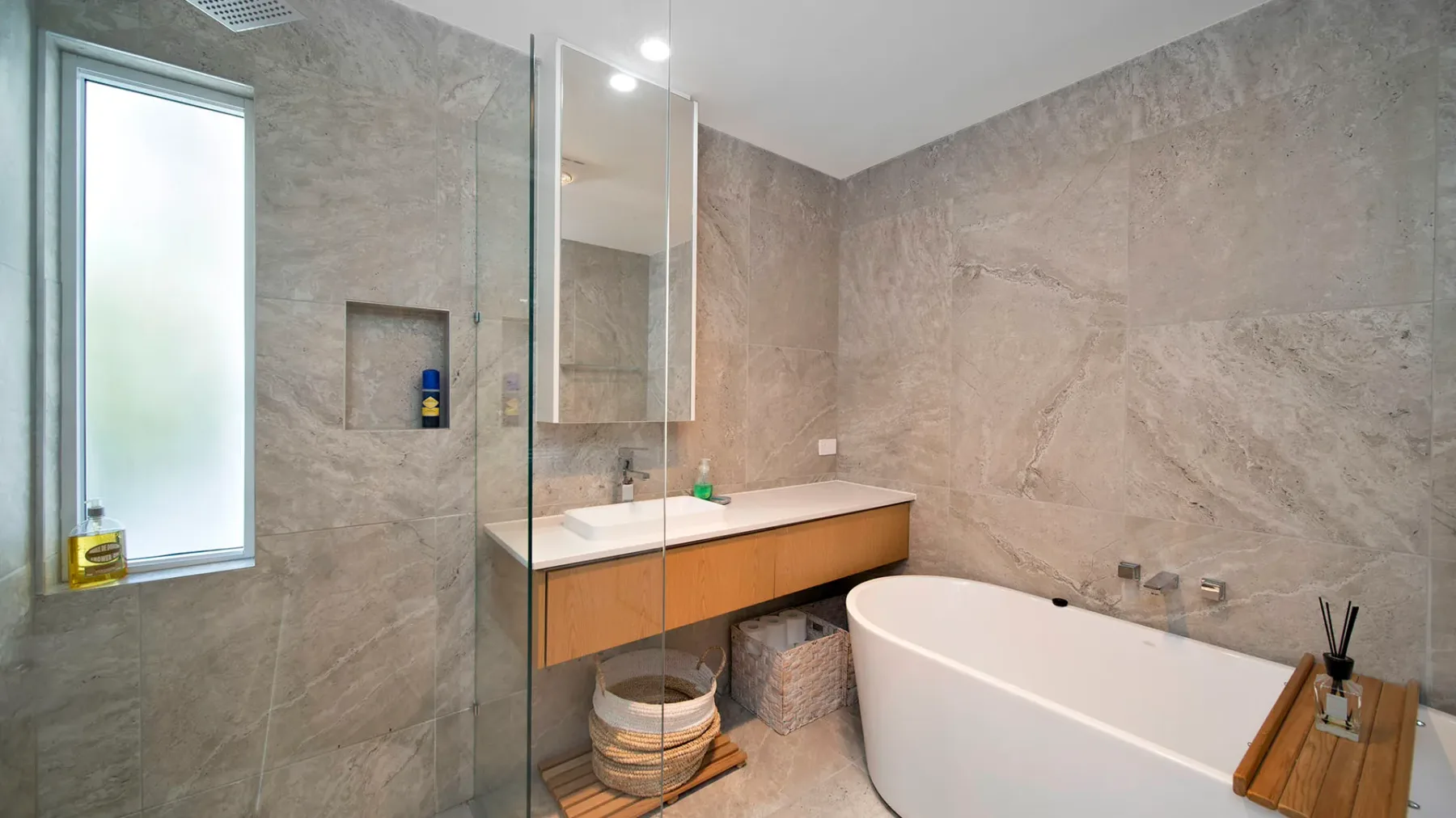 Byron Sunrise – 4 BR retreat with heated pool