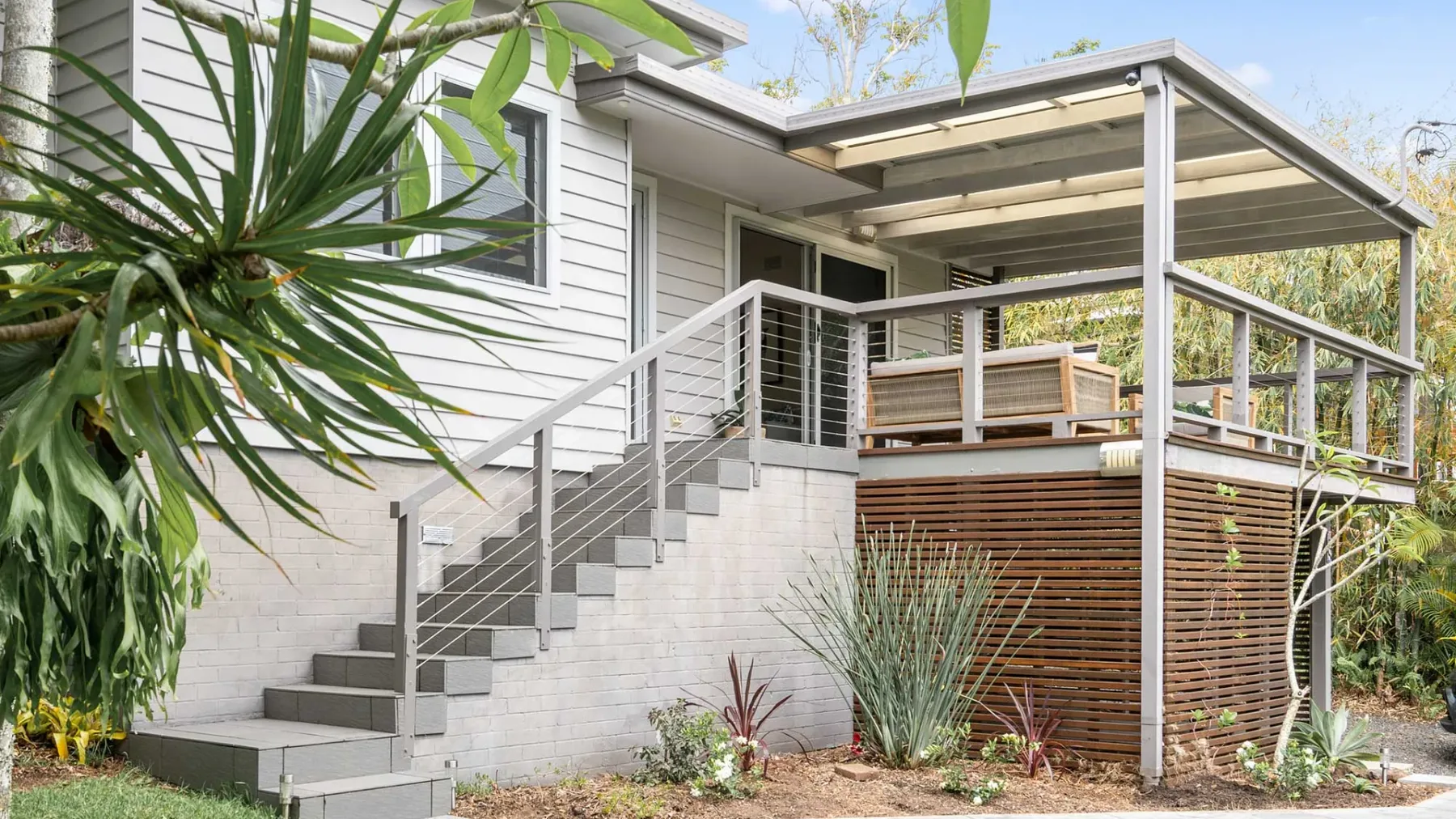The White Rabbit – with studio & covered deck