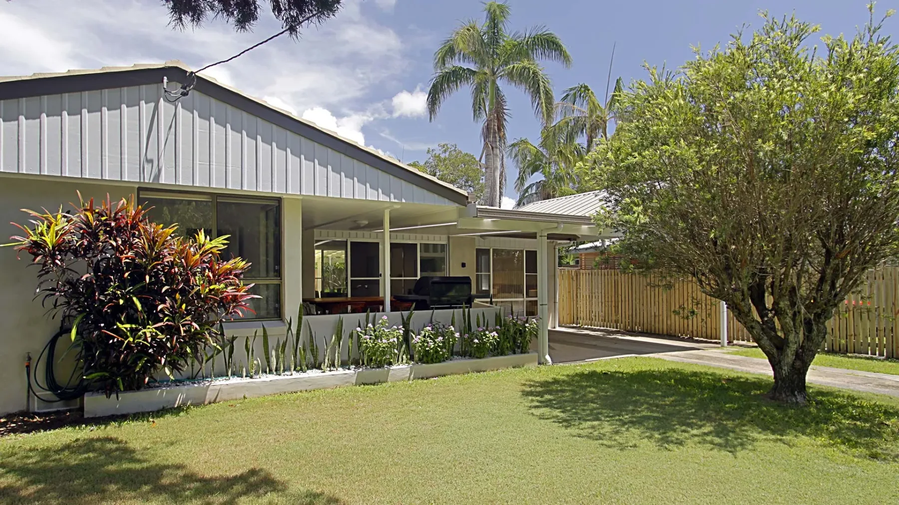 Mi Casa – stylish beach house near town & surf