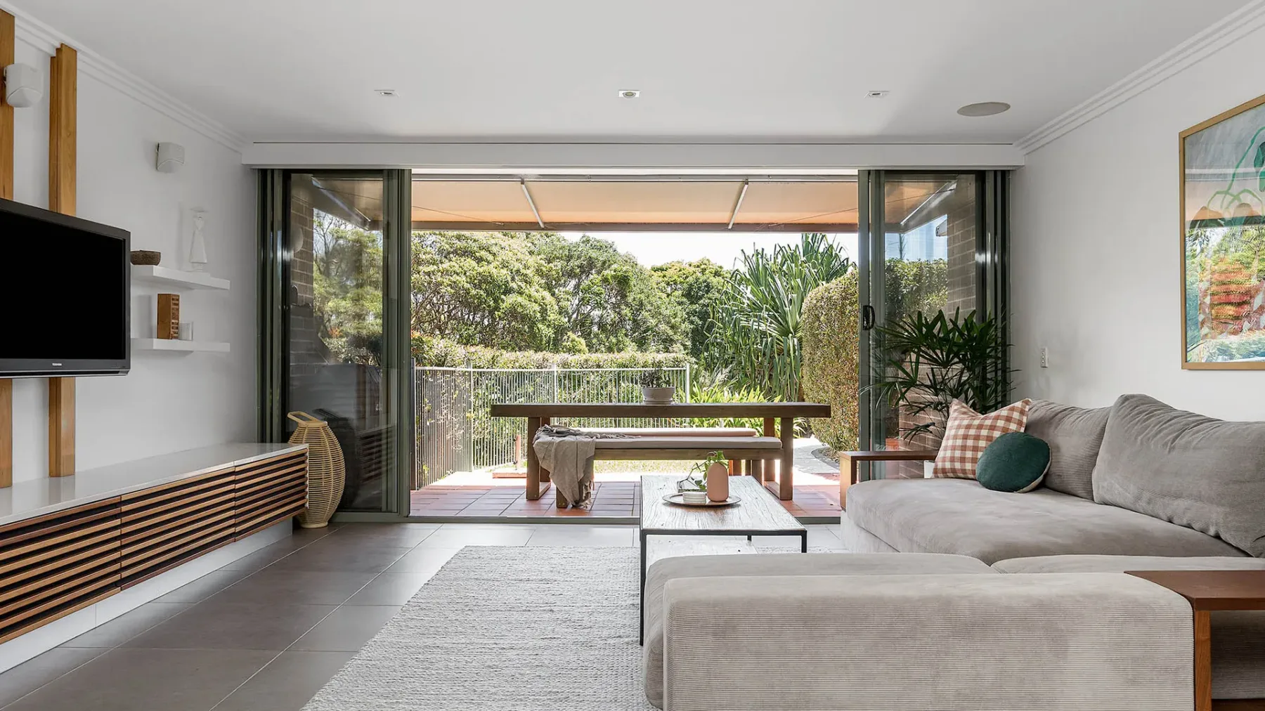 1 James Cook Apartments | Opposite Clarkes Beach