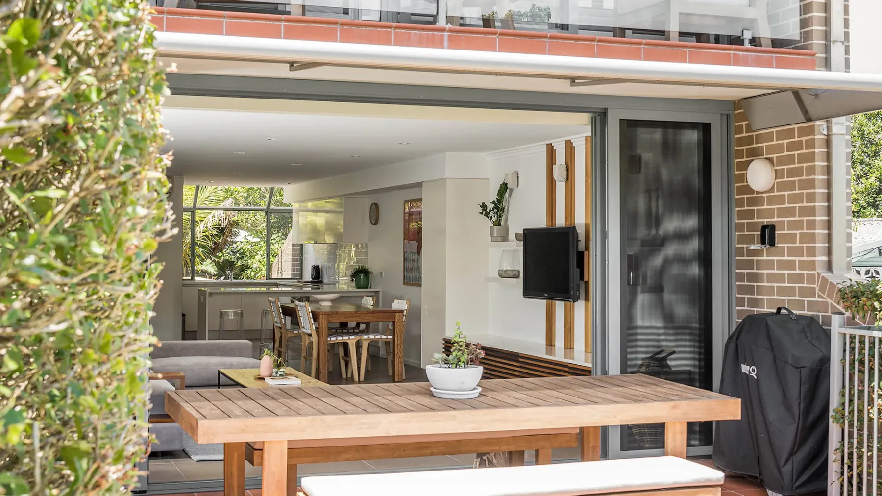 1 James Cook Apartments | Opposite Clarkes Beach