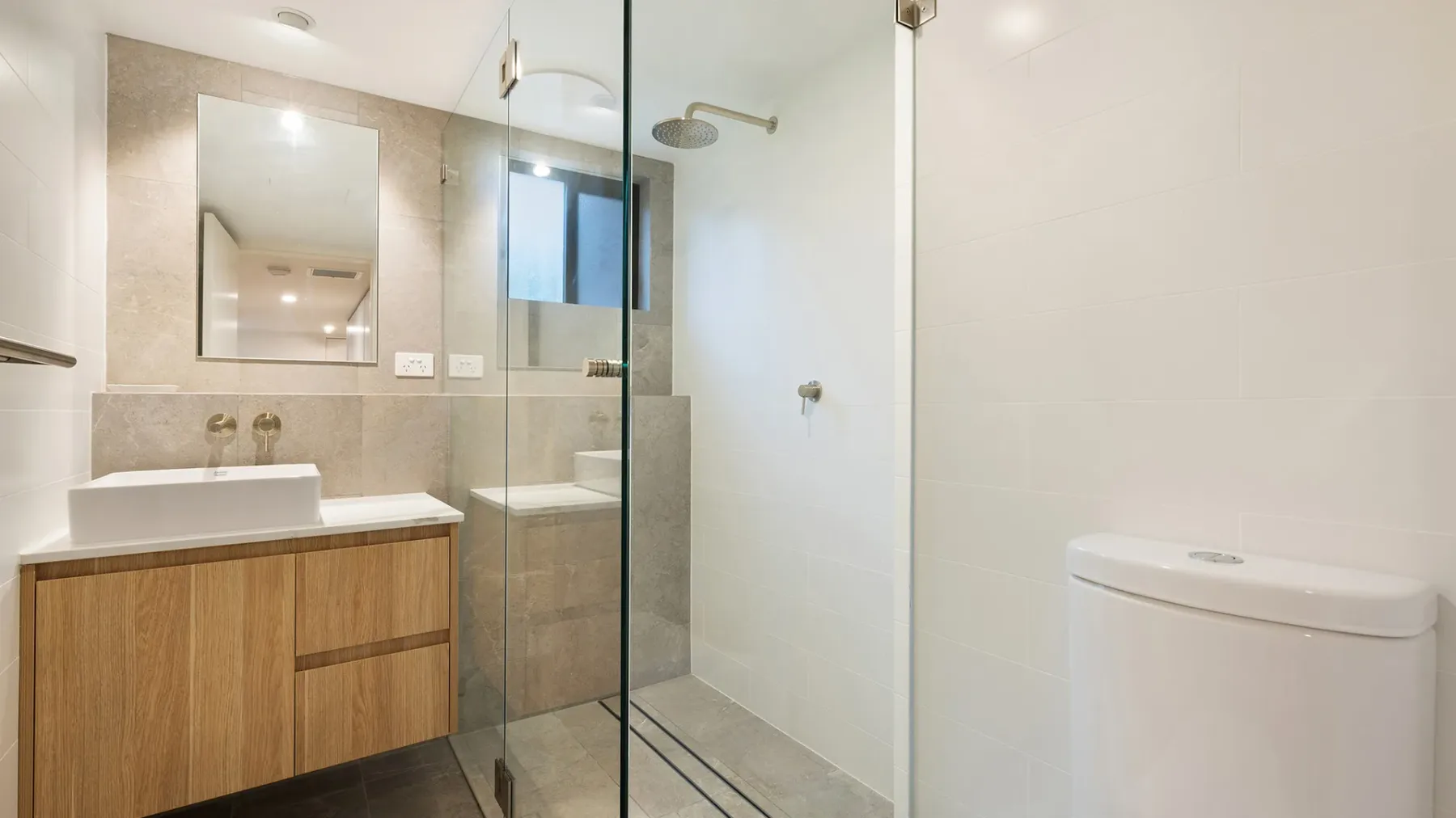 Pacific Blue – beachfront 2 BR apartment with pool
