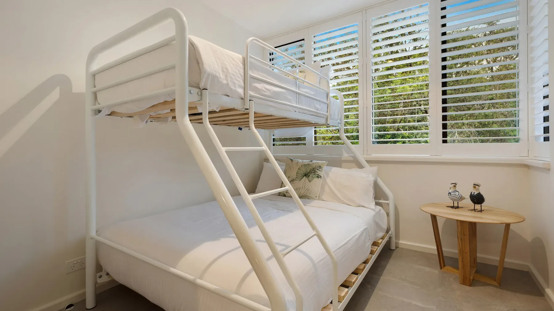 Pacific Blue – beachfront 2 BR apartment with pool