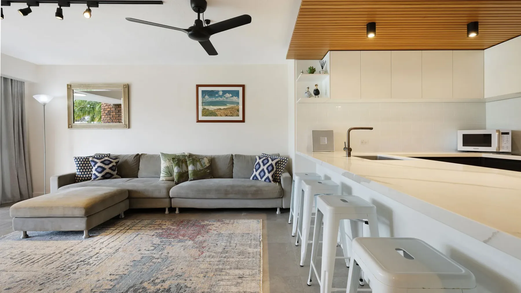 Pacific Blue – beachfront 2 BR apartment with pool