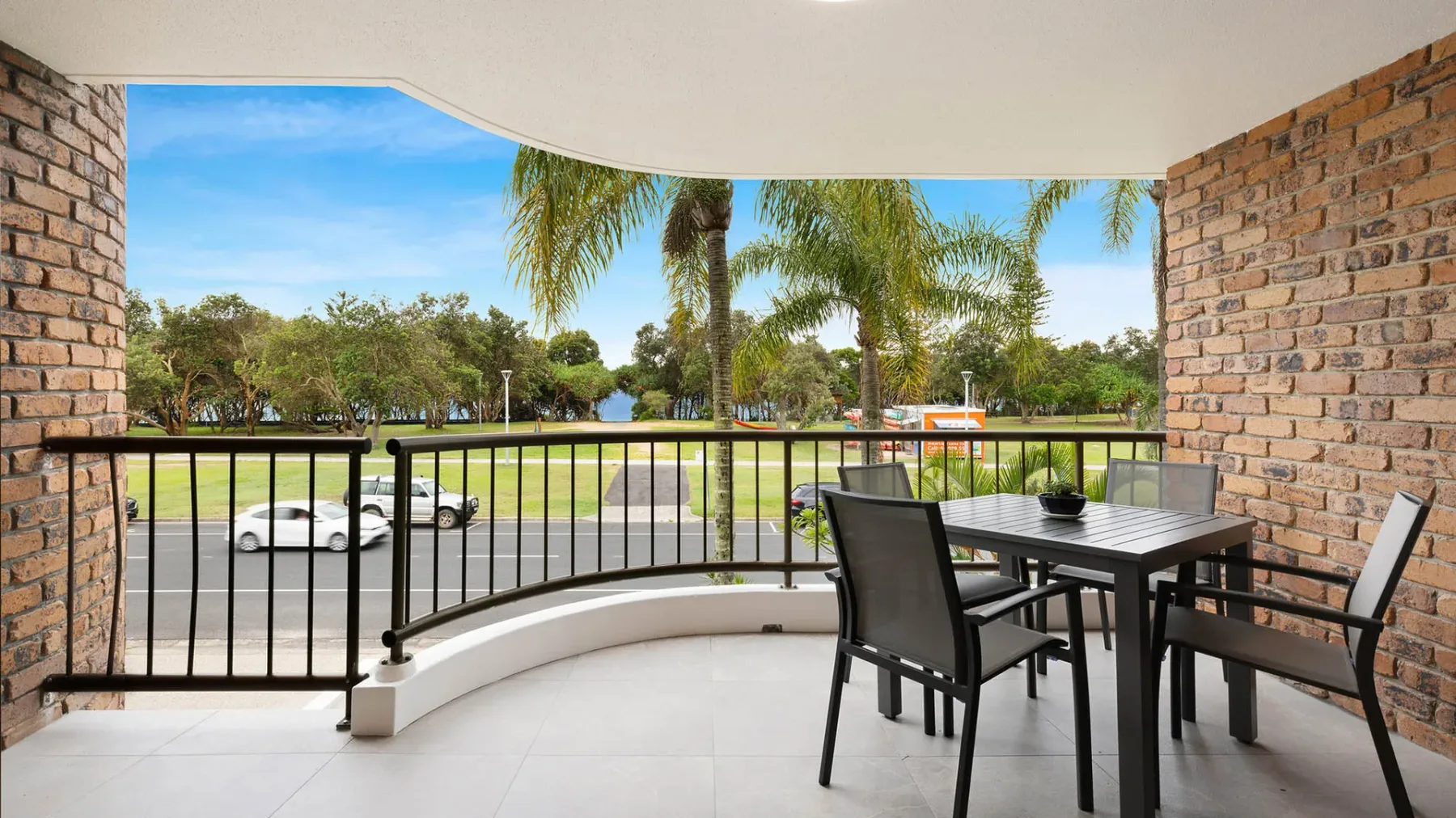 Pacific Blue – beachfront 2 BR apartment with pool