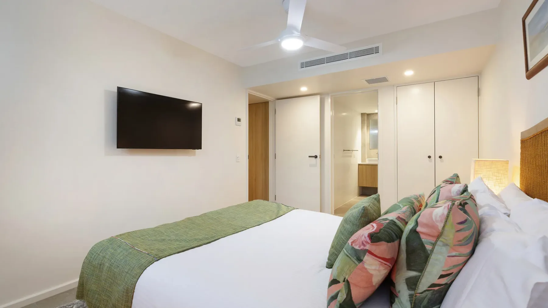 Pacific Blue – beachfront 2 BR apartment with pool