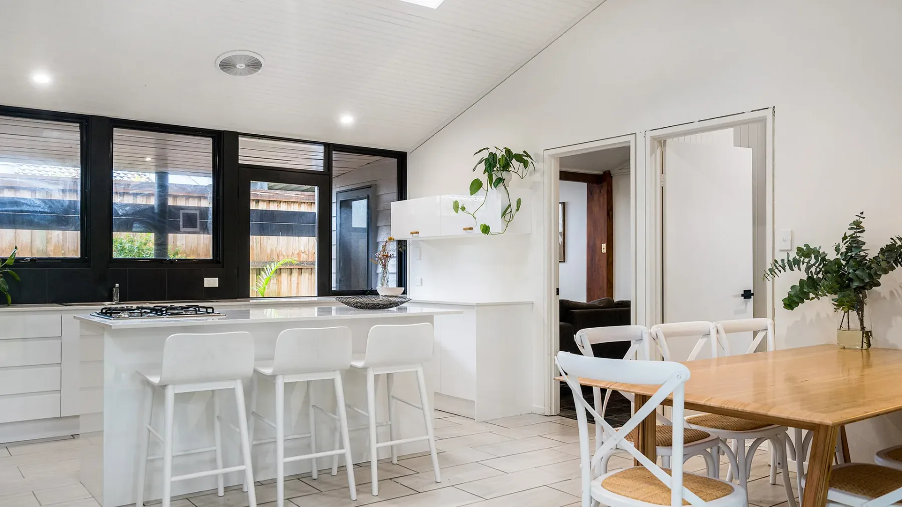 Bangalleys – beachside retreat with large pool