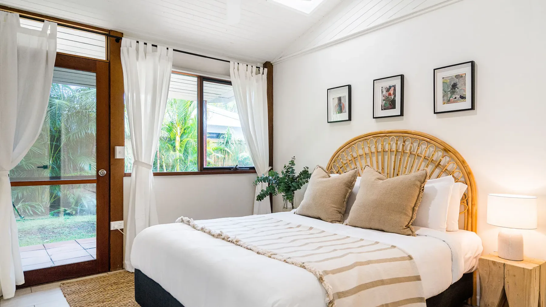 Bangalleys – beachside retreat with large pool