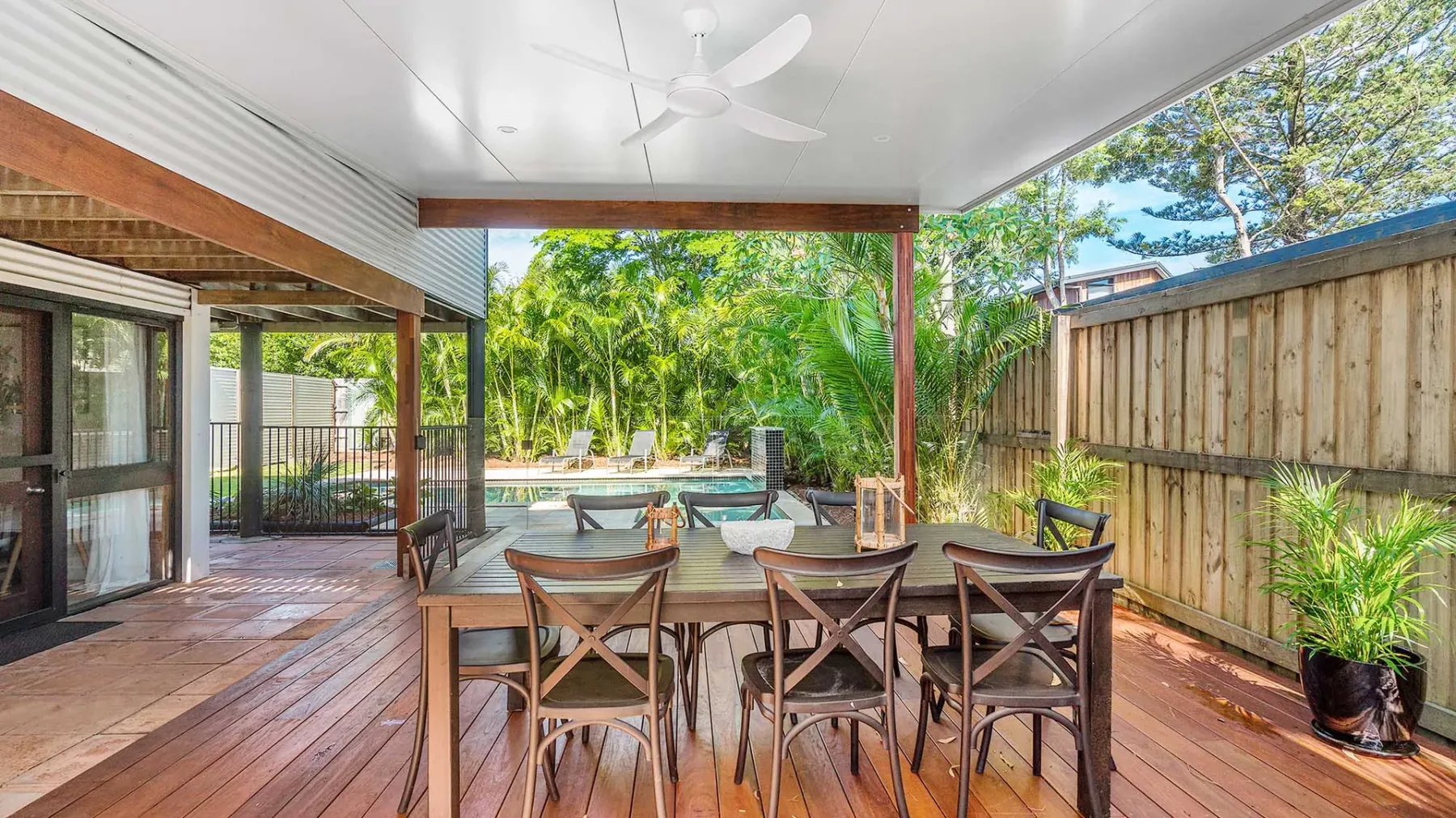 Bangalleys – beachside retreat with large pool