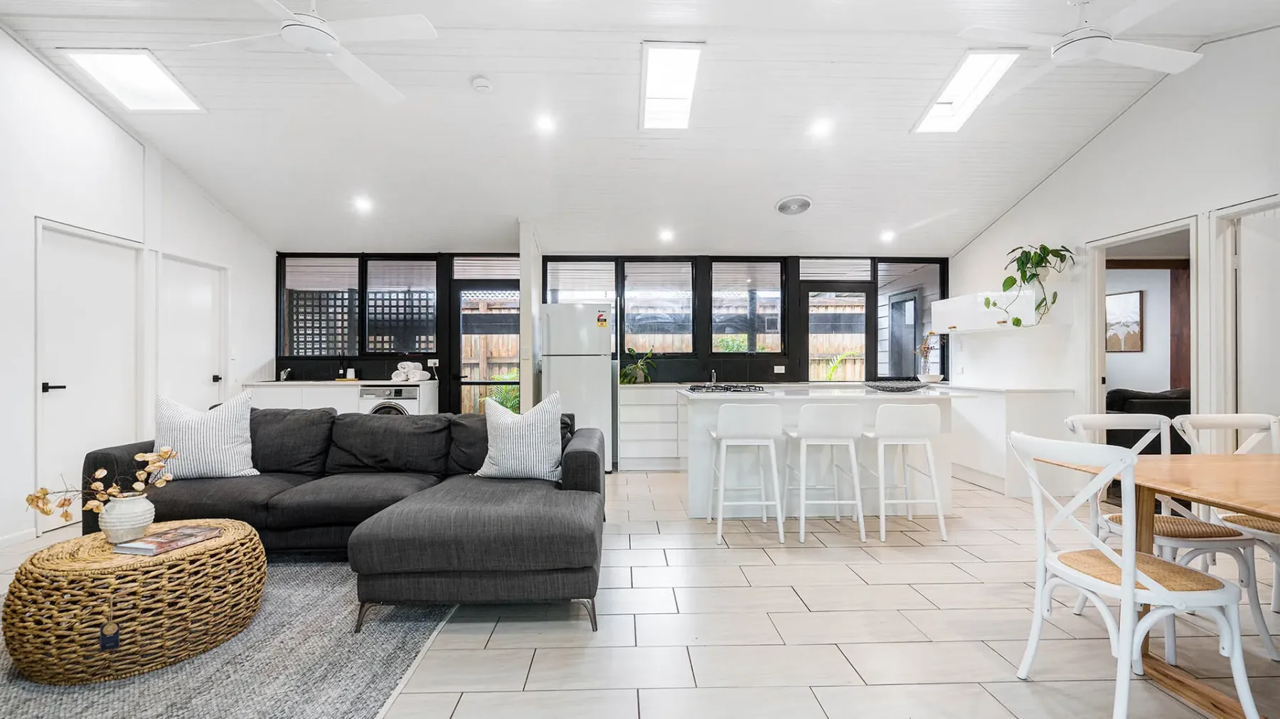 Bangalleys – beachside retreat with large pool