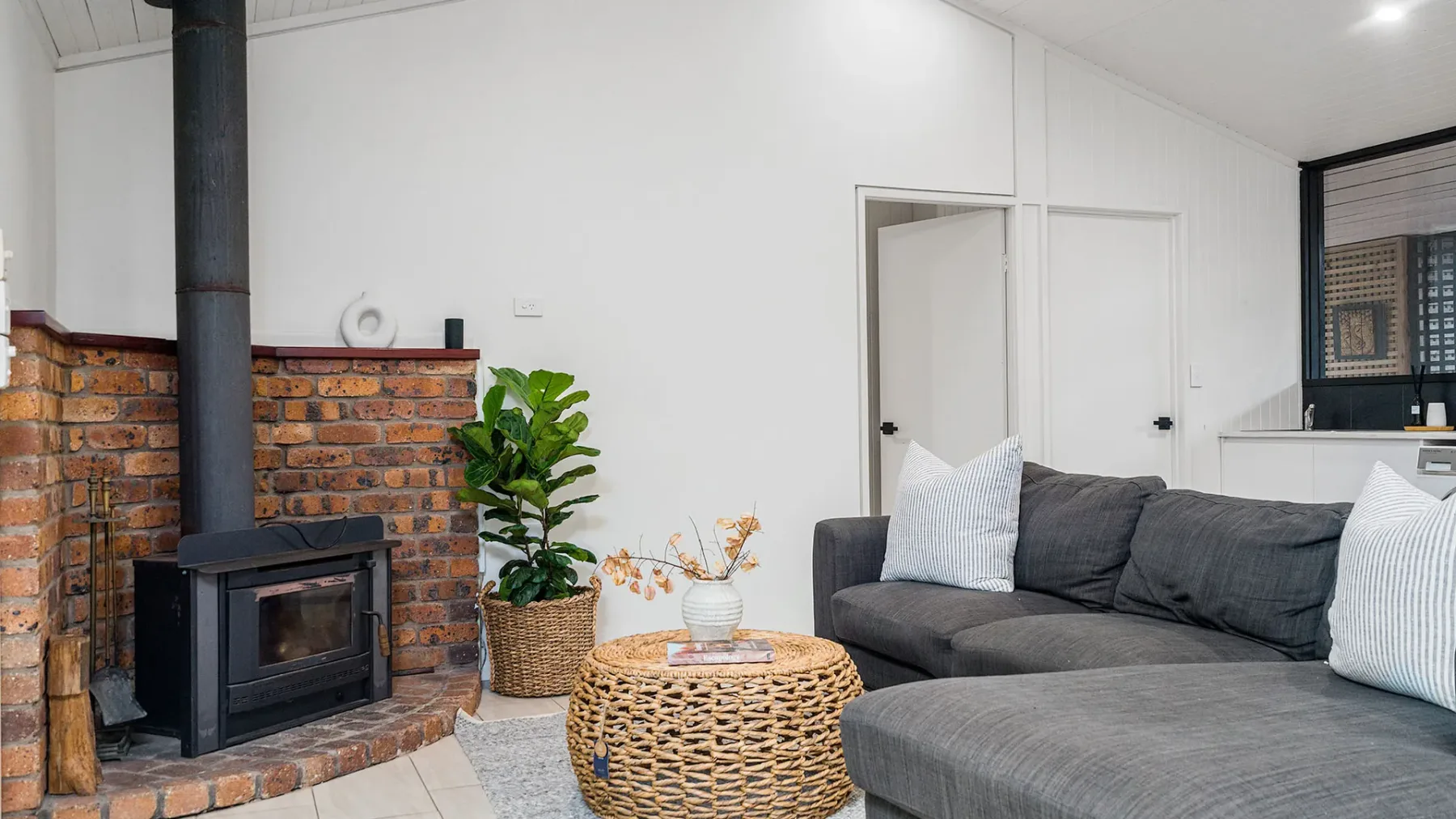 Bangalleys – beachside retreat with large pool