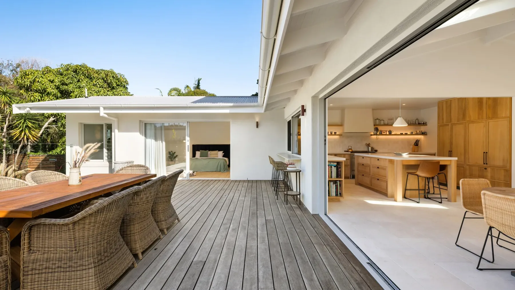 Kirra Beach House – relax in pool & sauna