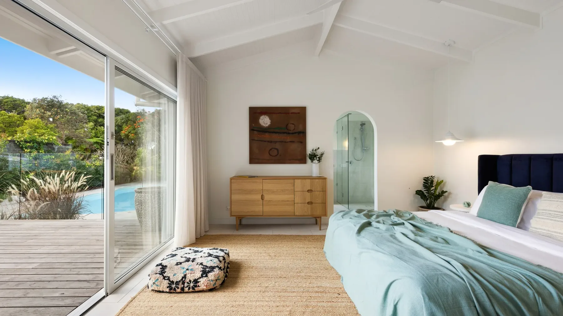 Kirra Beach House – relax in pool & sauna