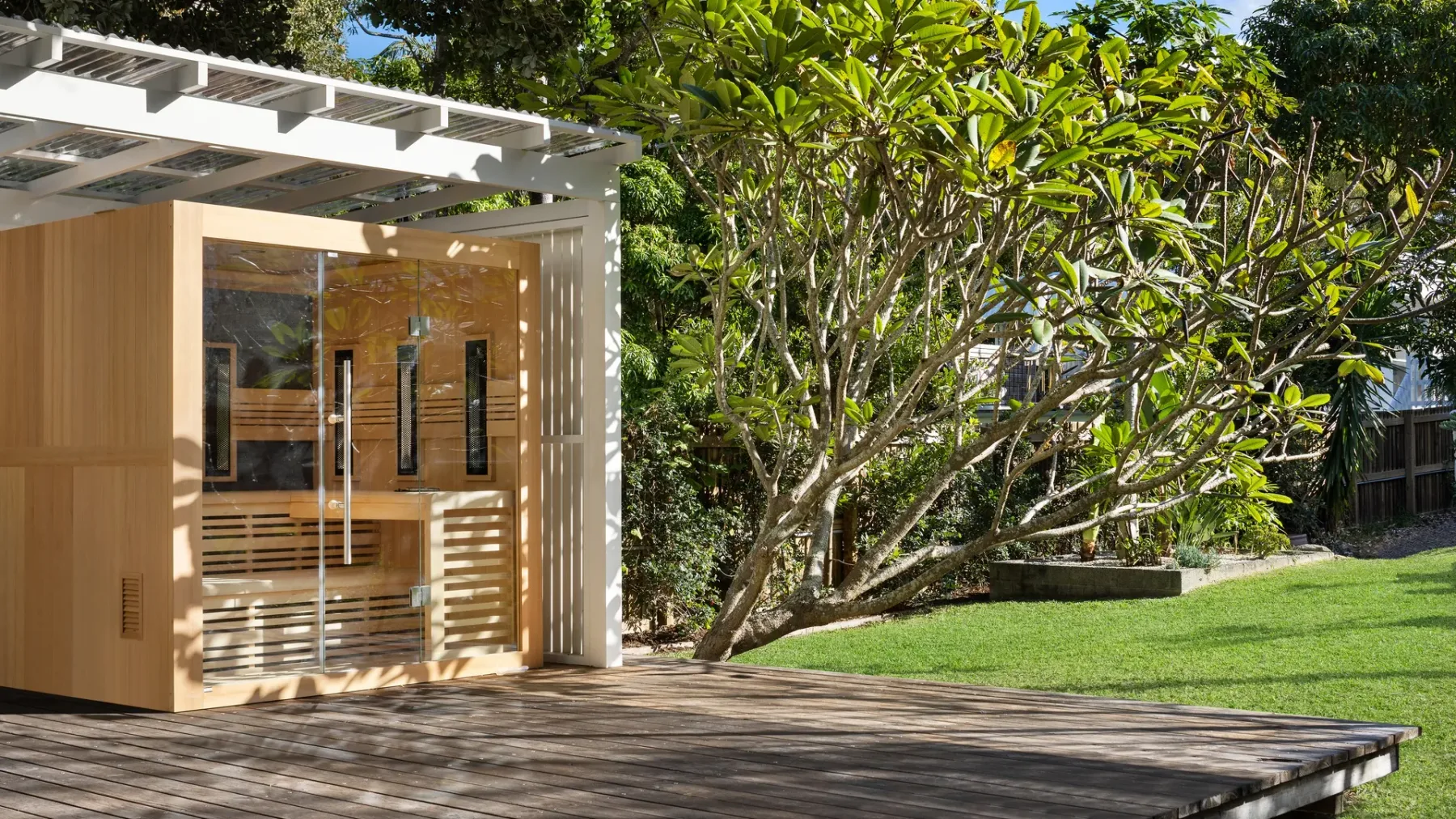 Kirra Beach House – relax in pool & sauna