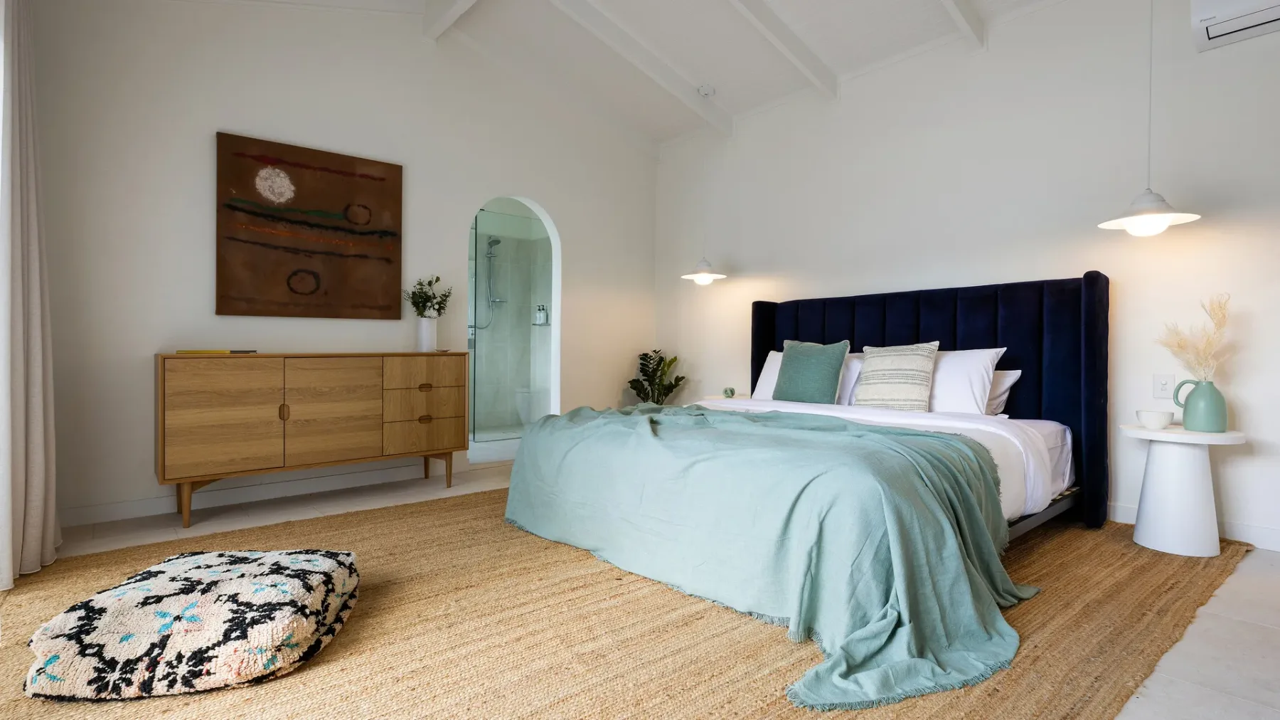 Kirra Beach House – relax in pool & sauna