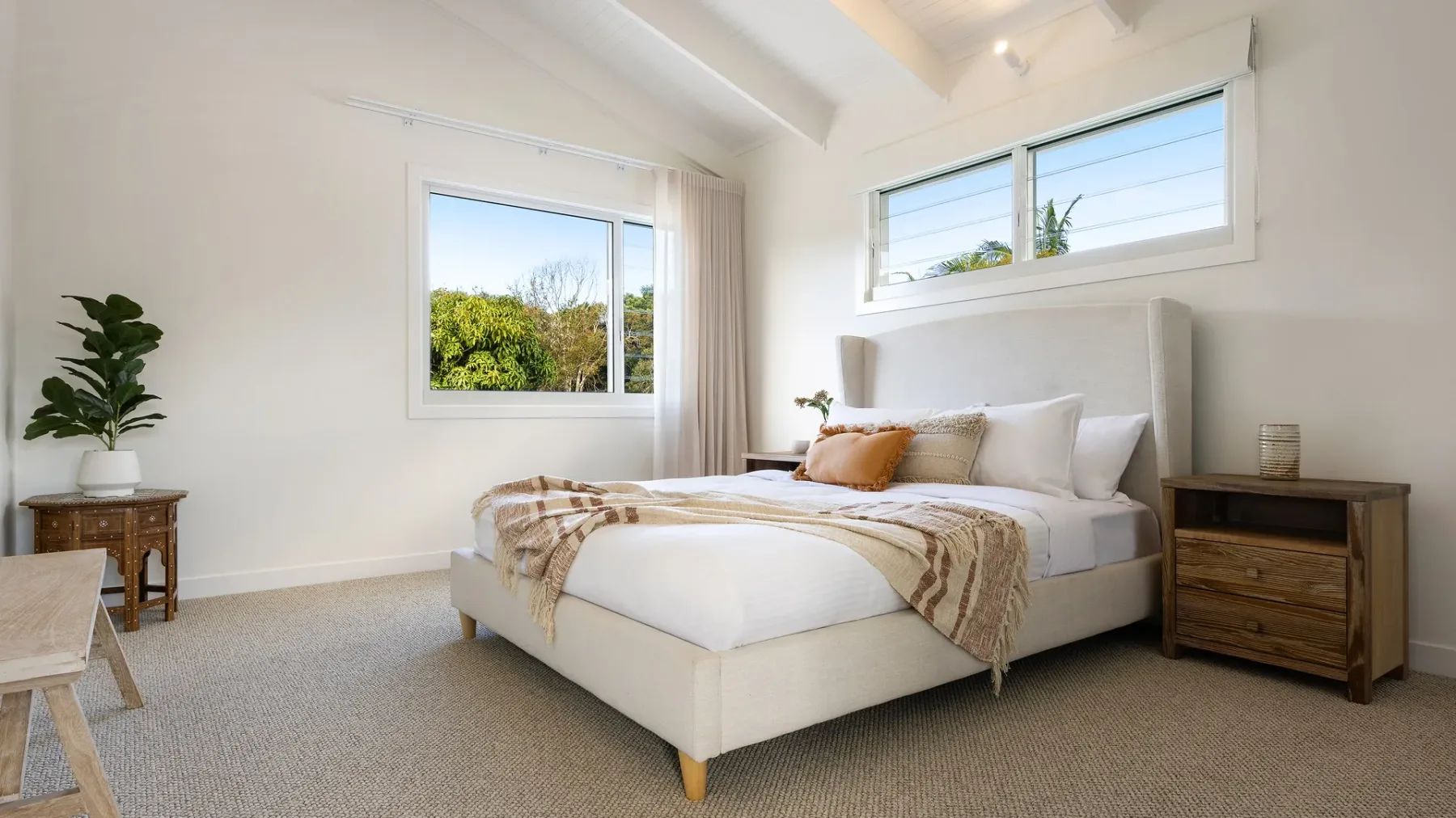 Kirra Beach House – relax in pool & sauna