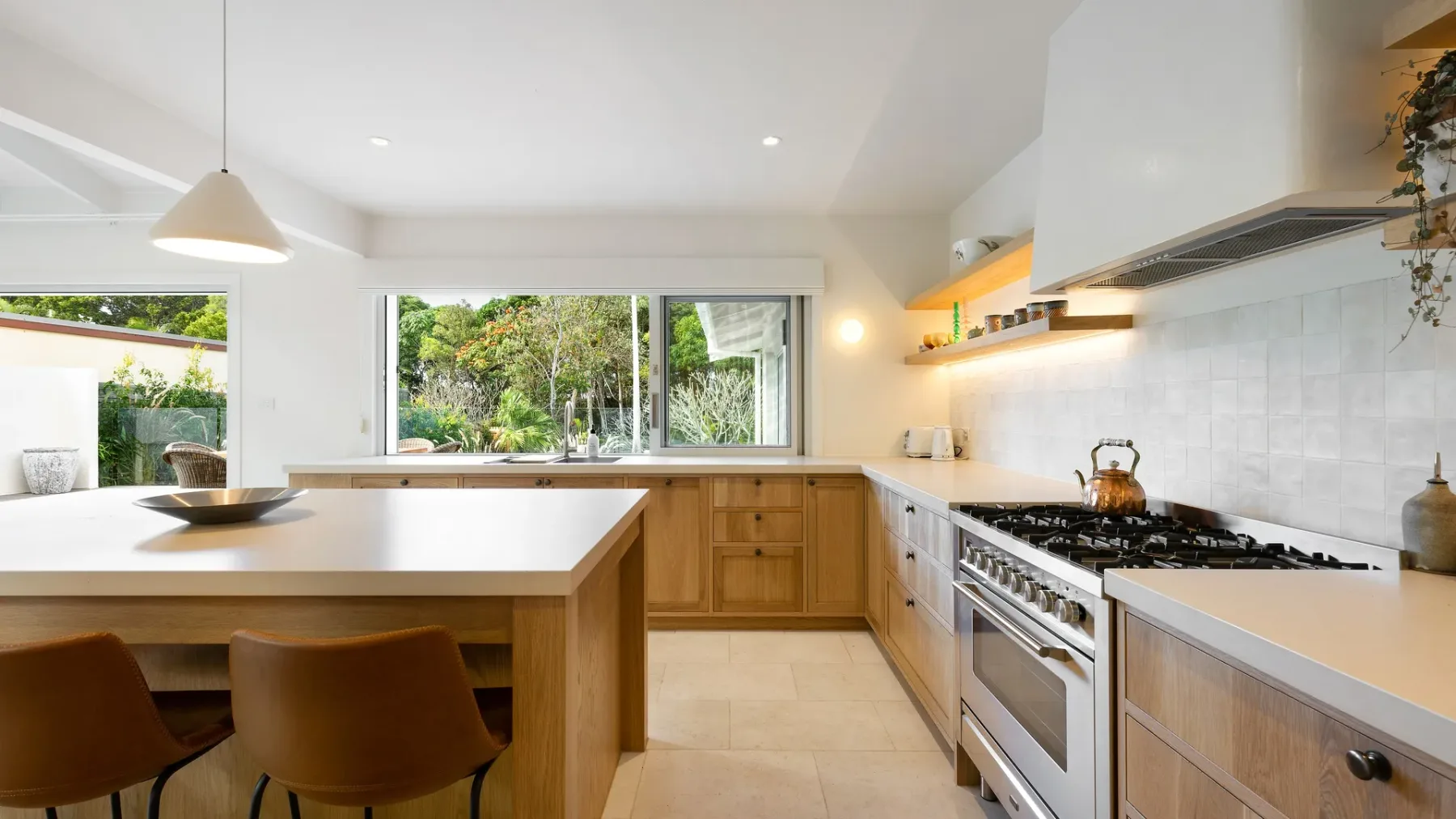 Kirra Beach House – relax in pool & sauna