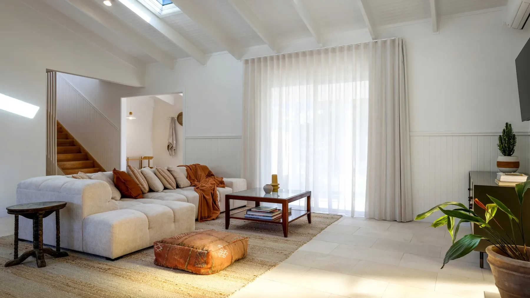 Kirra Beach House – relax in pool & sauna