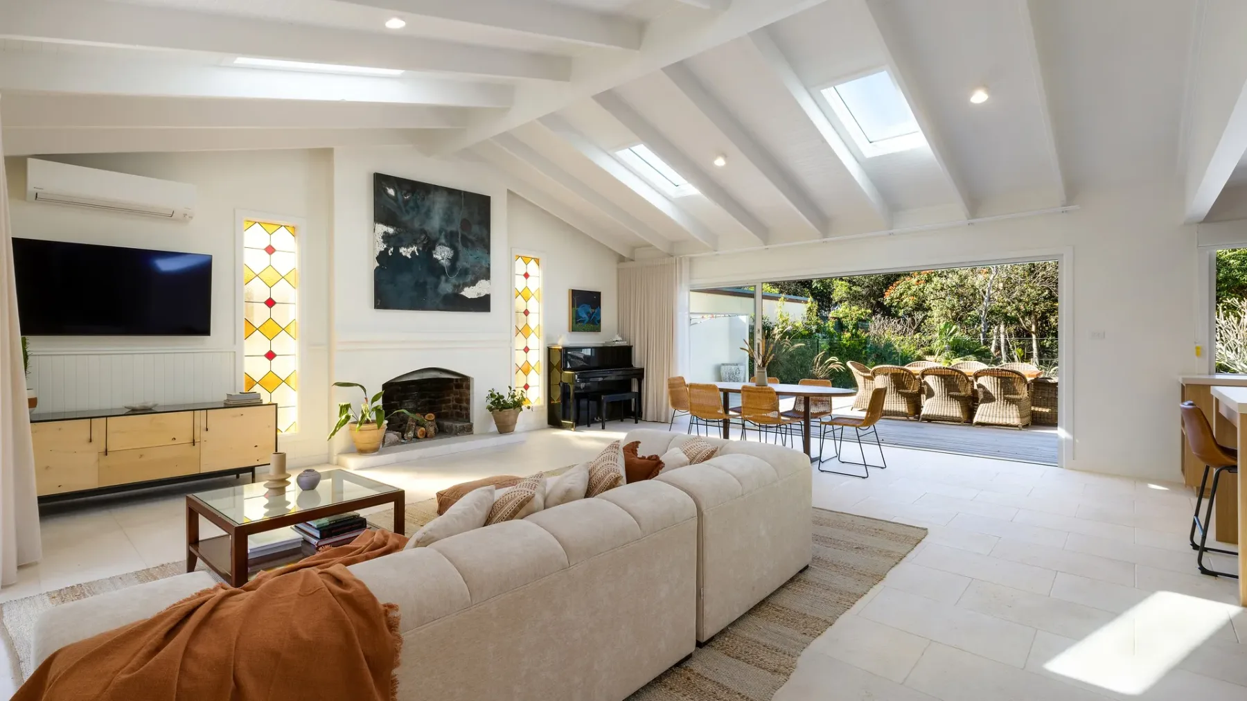 Kirra Beach House – relax in pool & sauna