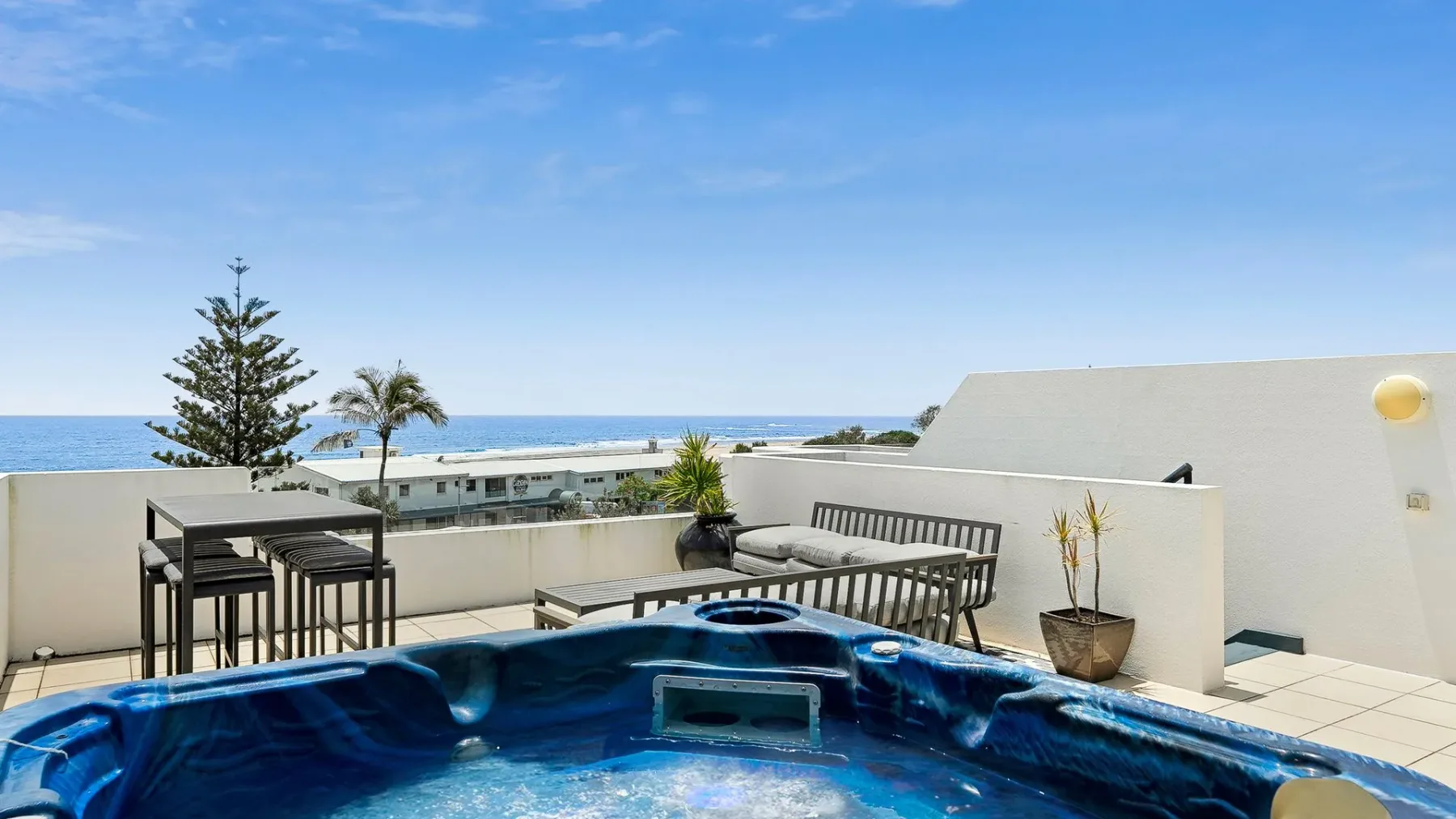 Paradiso 3 Bedroom Ocean Front Roof Top Spa 337