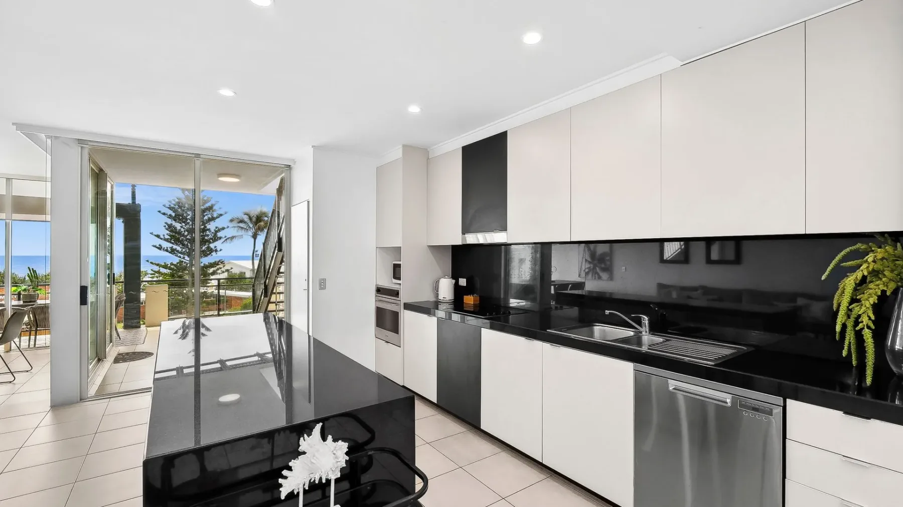 Paradiso 3 Bedroom Ocean Front Roof Top Spa 337