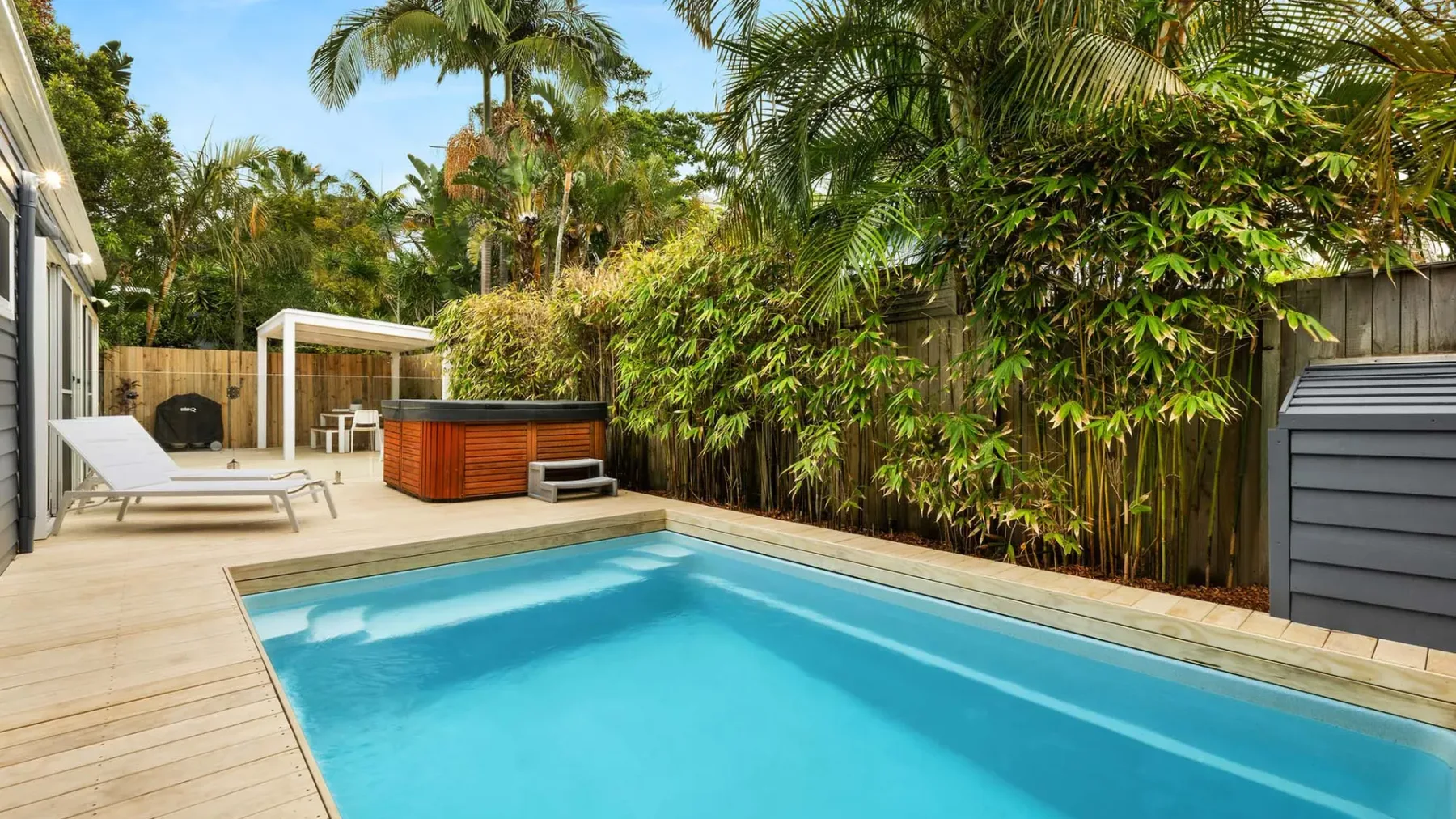 Aaloka Bay – heritage charm w. pool & spa