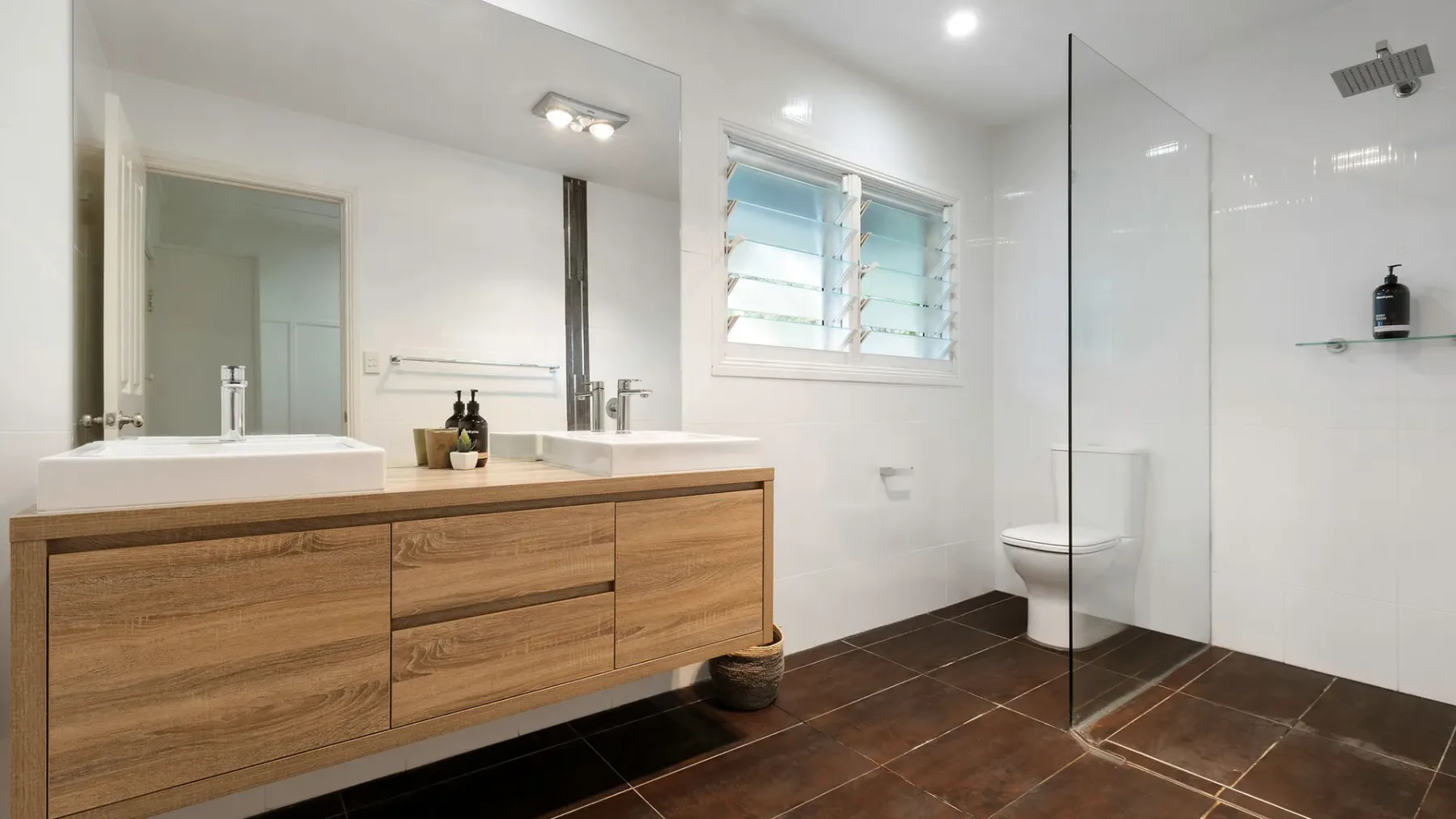 Aaloka Bay – heritage charm w. pool & spa