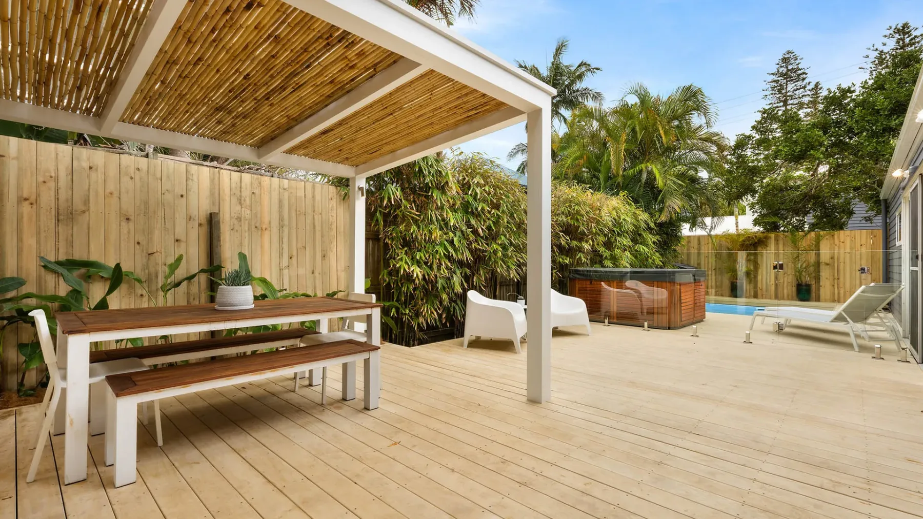 Aaloka Bay – heritage charm w. pool & spa