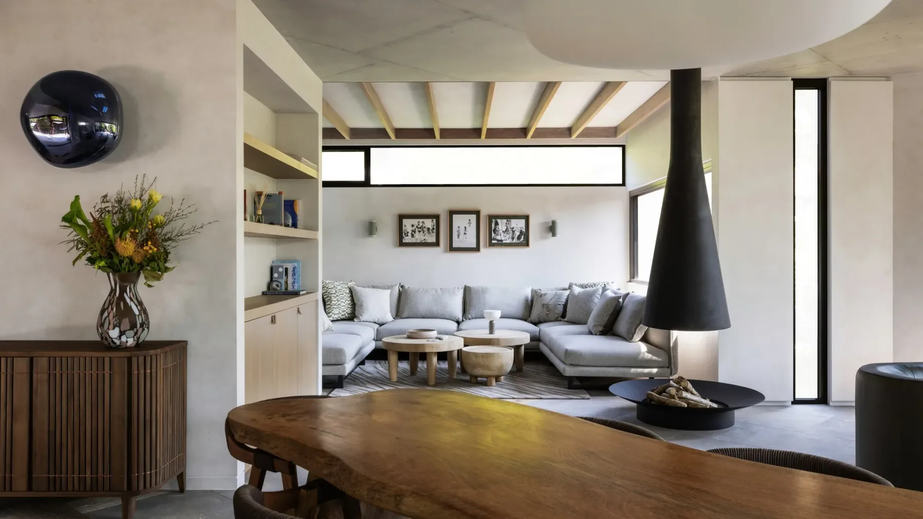 Moonrise – 4 BR designer home above Wategos Beach