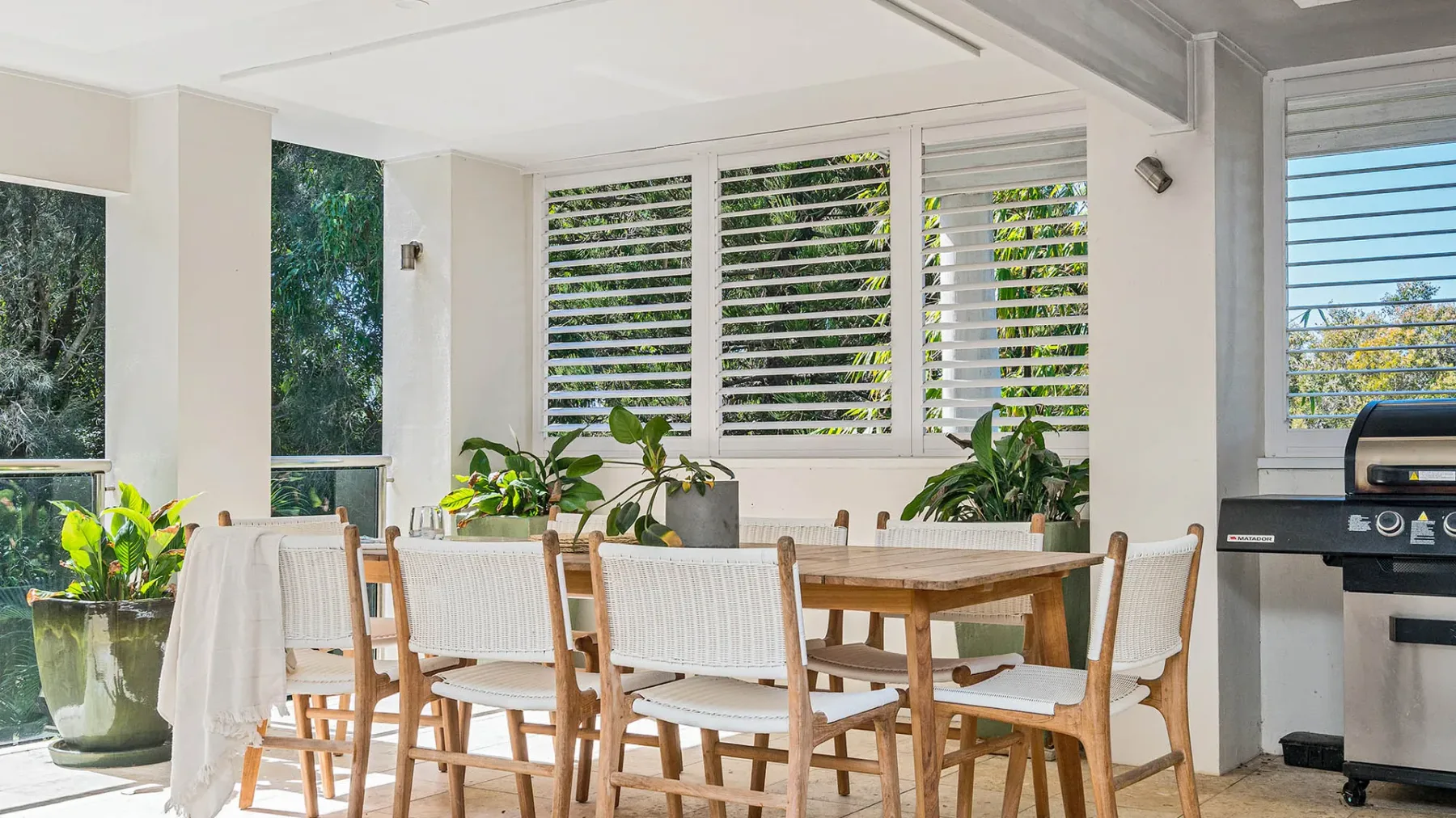 Beachcomber Blue – beachfront villa with pool