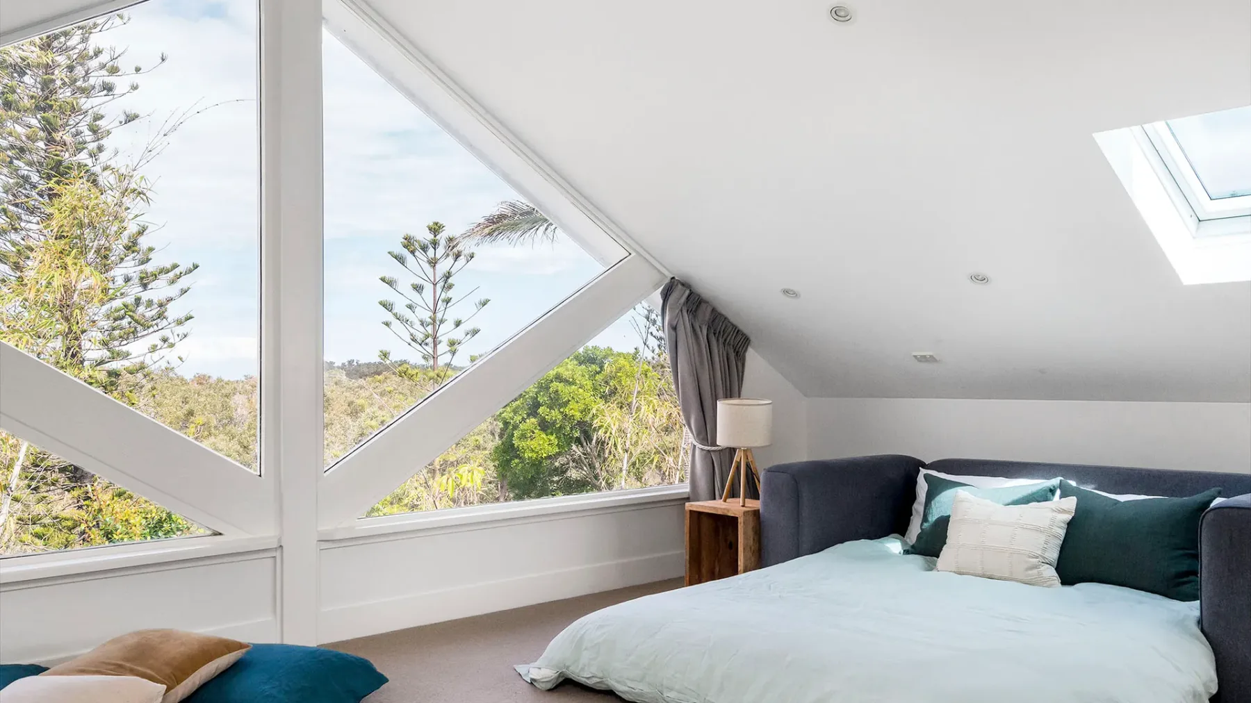 Beachcomber Blue – beachfront villa with pool