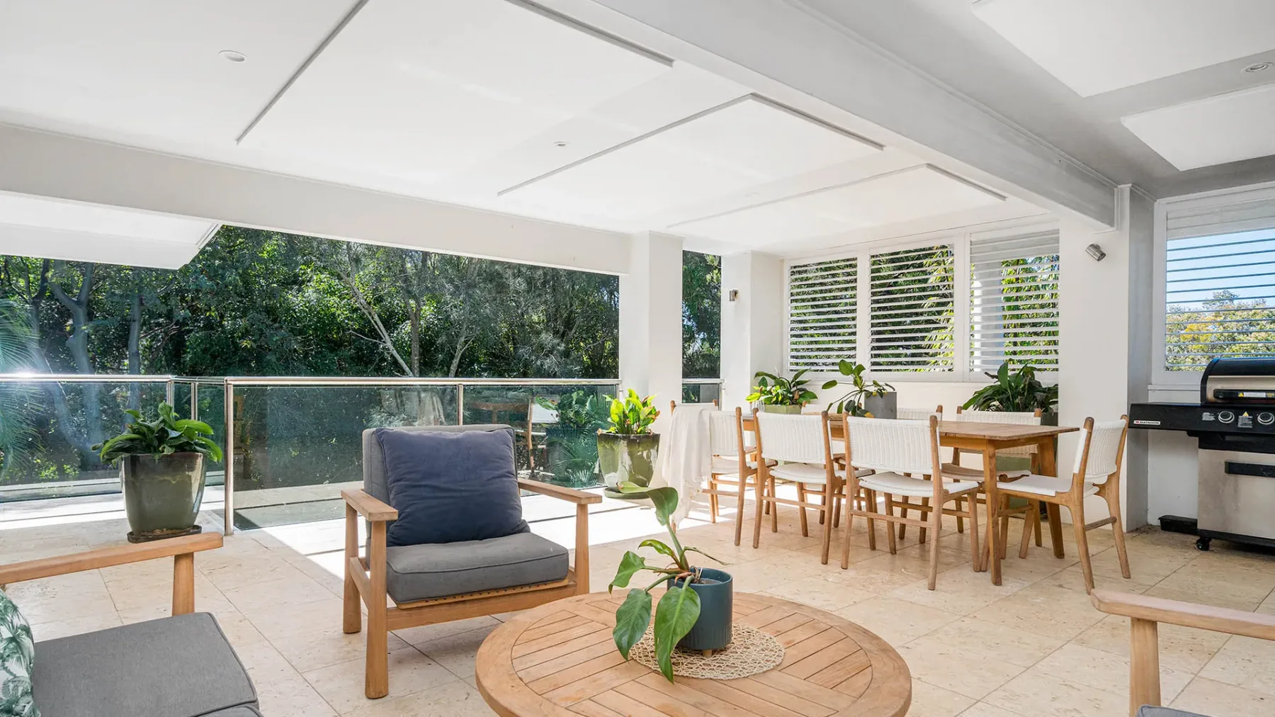 Beachcomber Blue – beachfront villa with pool