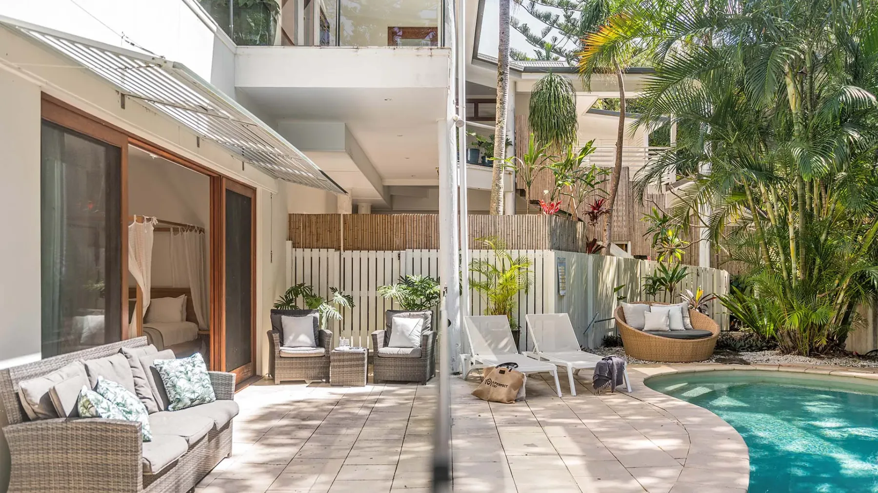 Beachcomber Blue – beachfront villa with pool