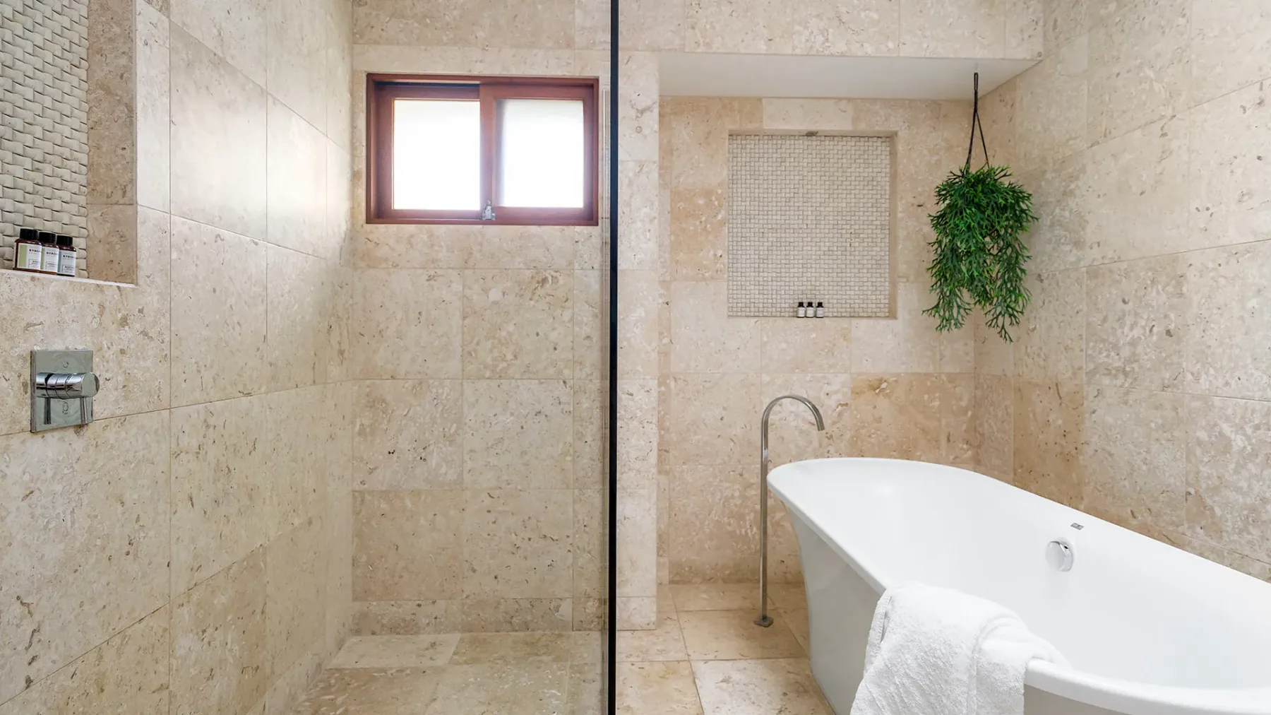 Beachcomber Blue – beachfront villa with pool