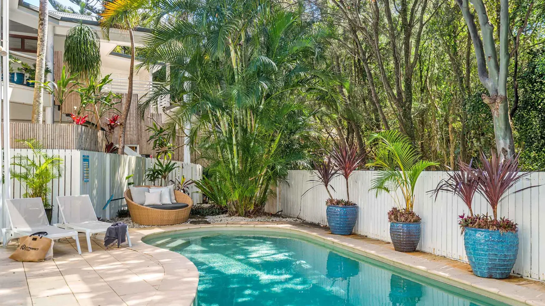 Beachcomber Blue – beachfront villa with pool