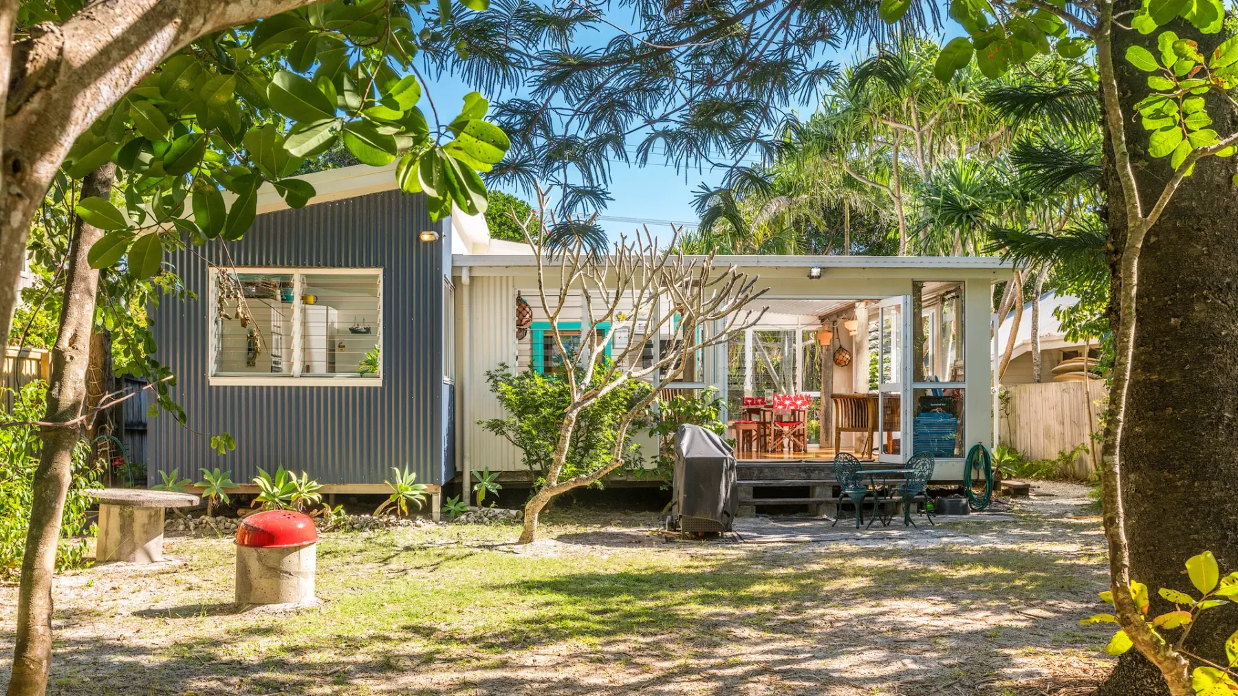 Beachcombers Cottage – beachfront pet retreat