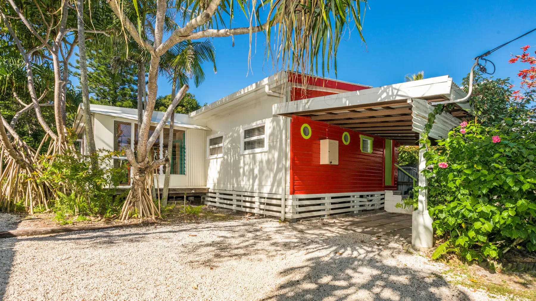Beachcombers Cottage – beachfront pet retreat