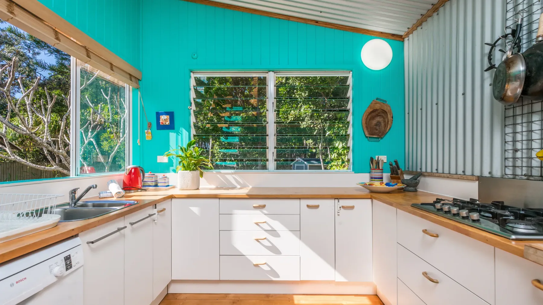 Beachcombers Cottage – beachfront pet retreat
