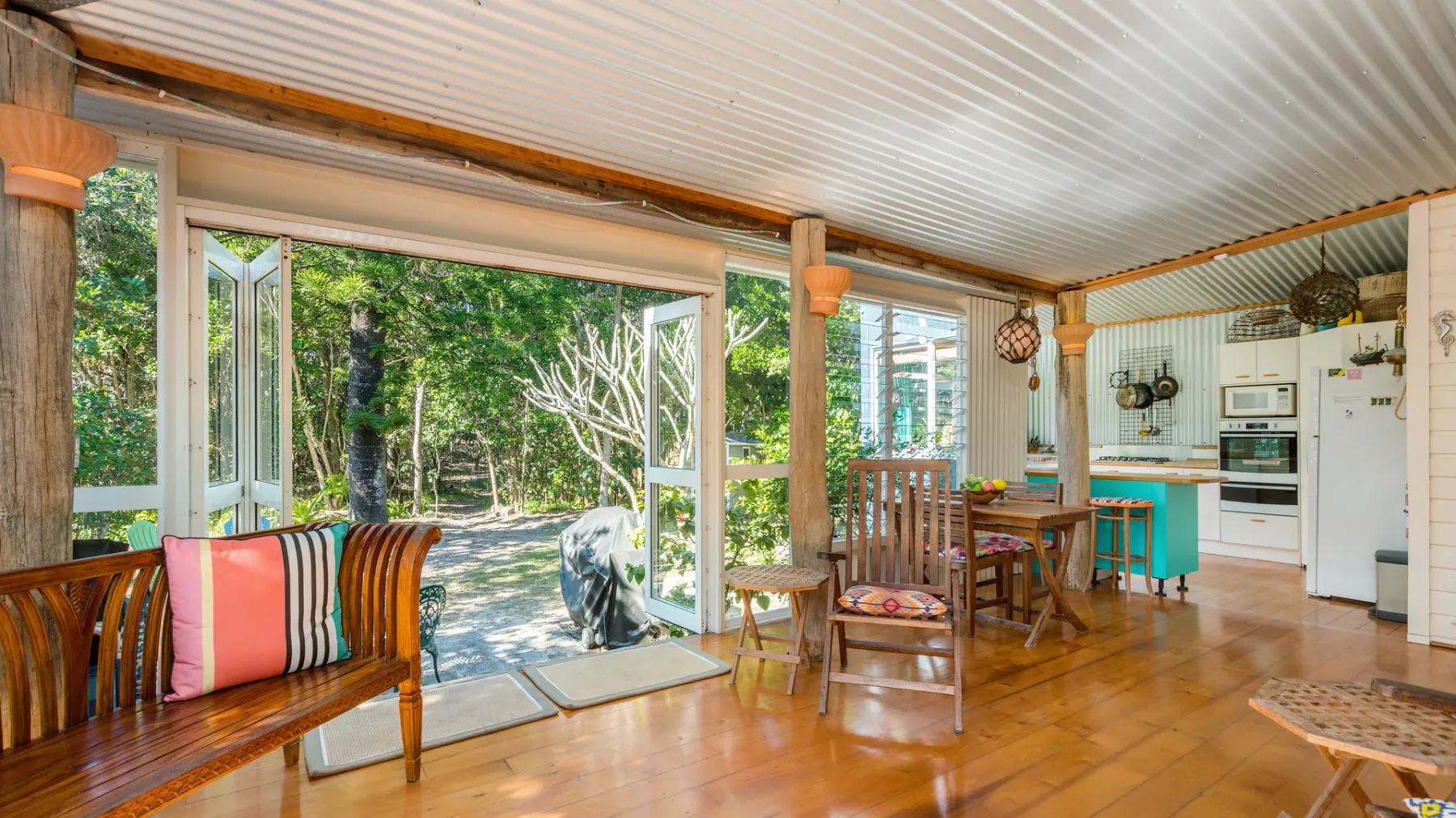 Beachcombers Cottage – beachfront pet retreat