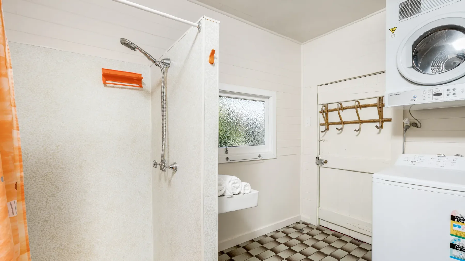 Beachcombers Cottage – beachfront pet retreat