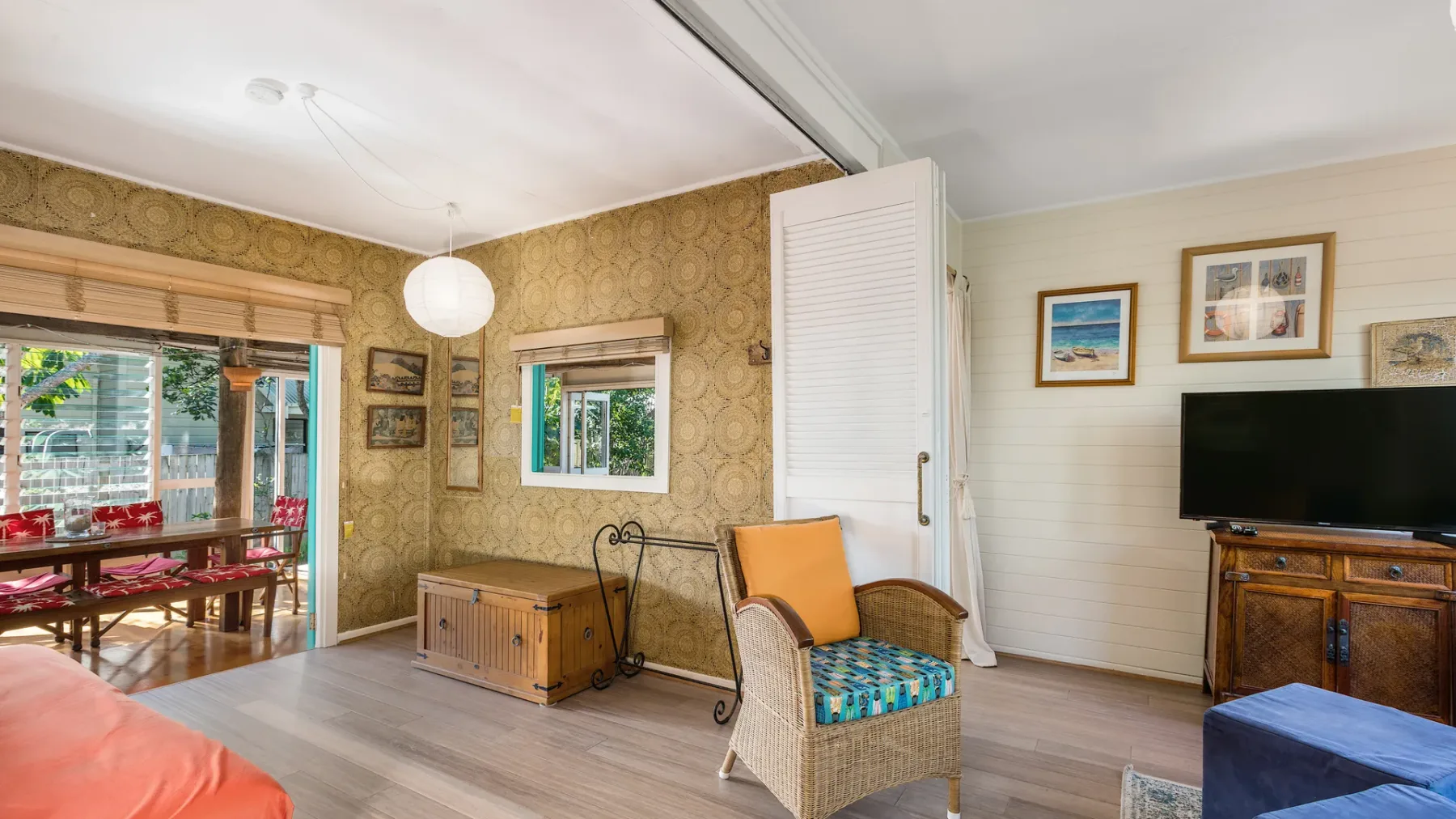 Beachcombers Cottage – beachfront pet retreat