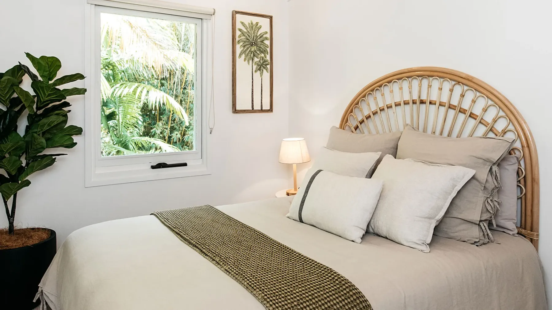 Cape Breeze – 5 BR home with headland views
