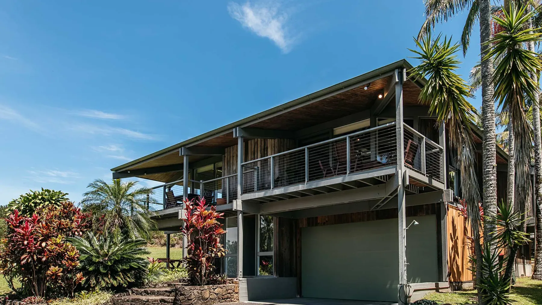 Cape Breeze – 5 BR home with headland views