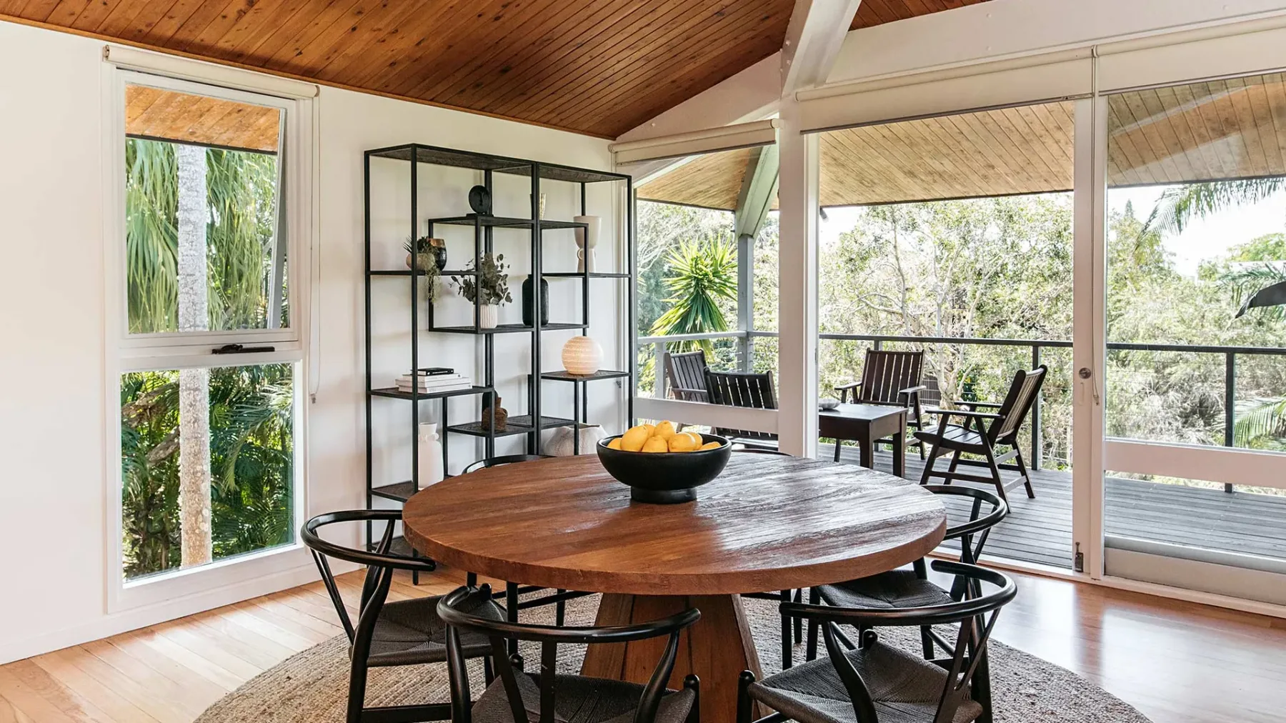 Cape Breeze – 5 BR home with headland views